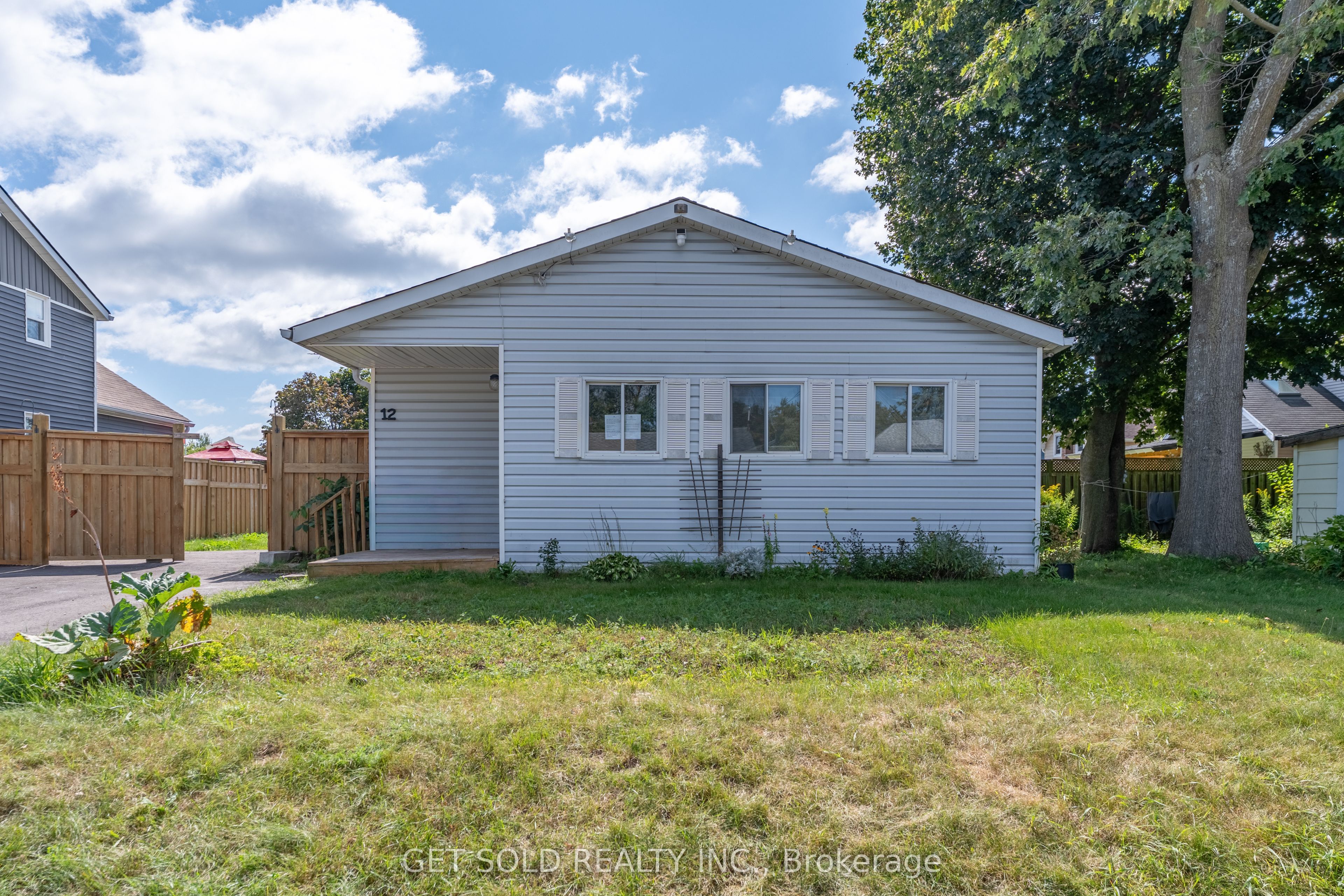 12 Vimy Street, Halton Hills, ON L7J 1S1 photo 2
