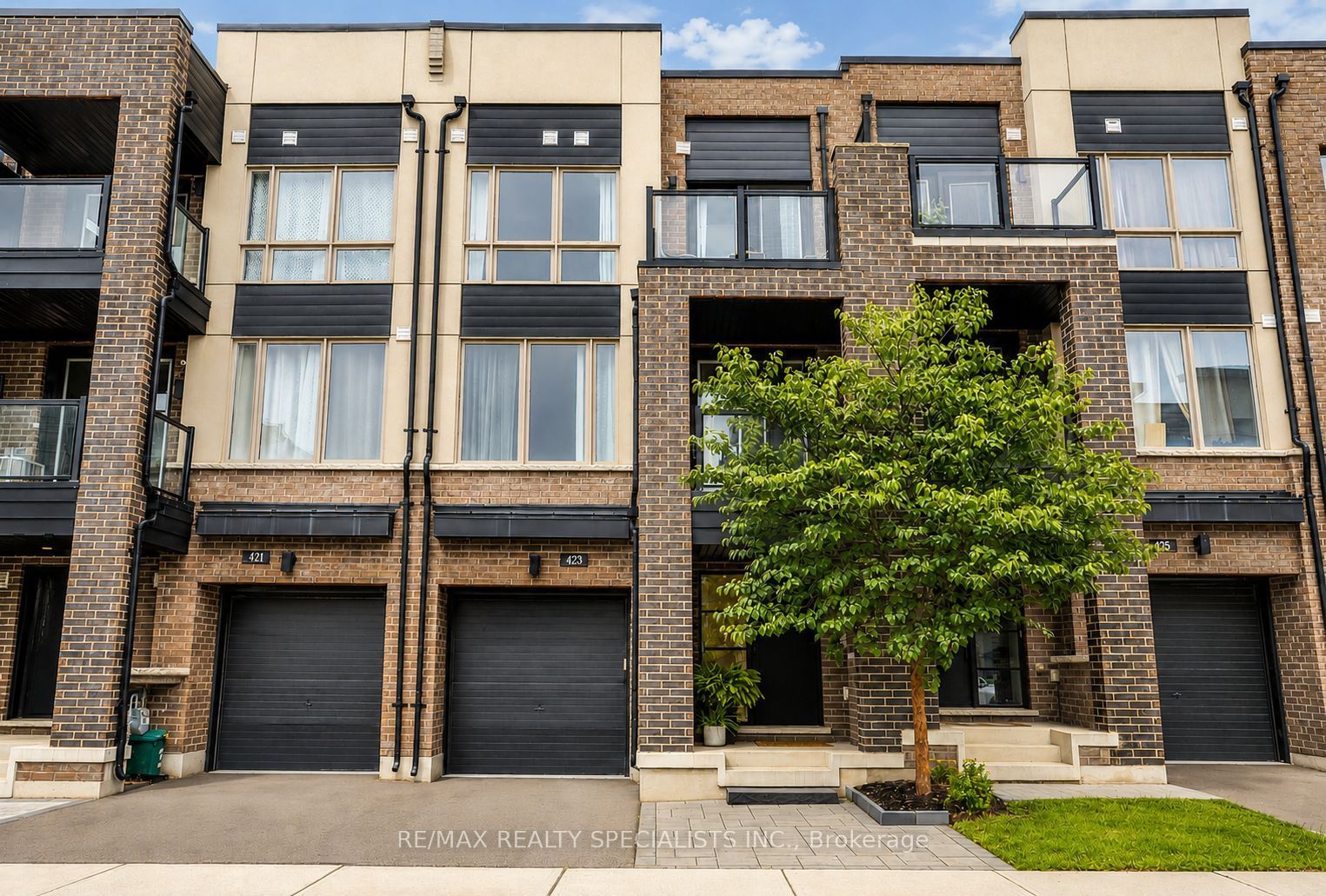 423 Rockwell Common, Oakville, ON L6H 0R7