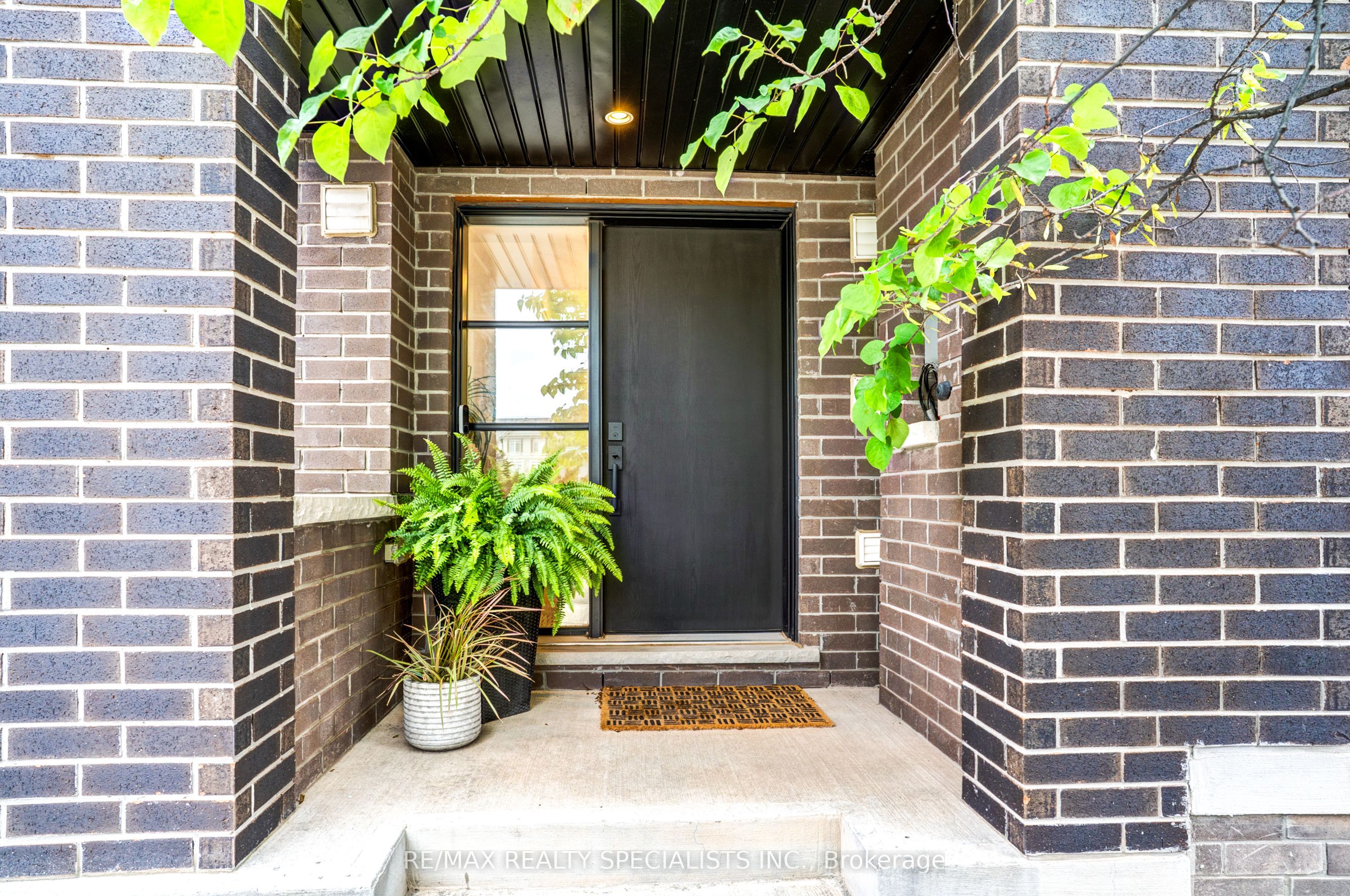 423 Rockwell Common, Oakville, ON L6H 0R7 photo 2