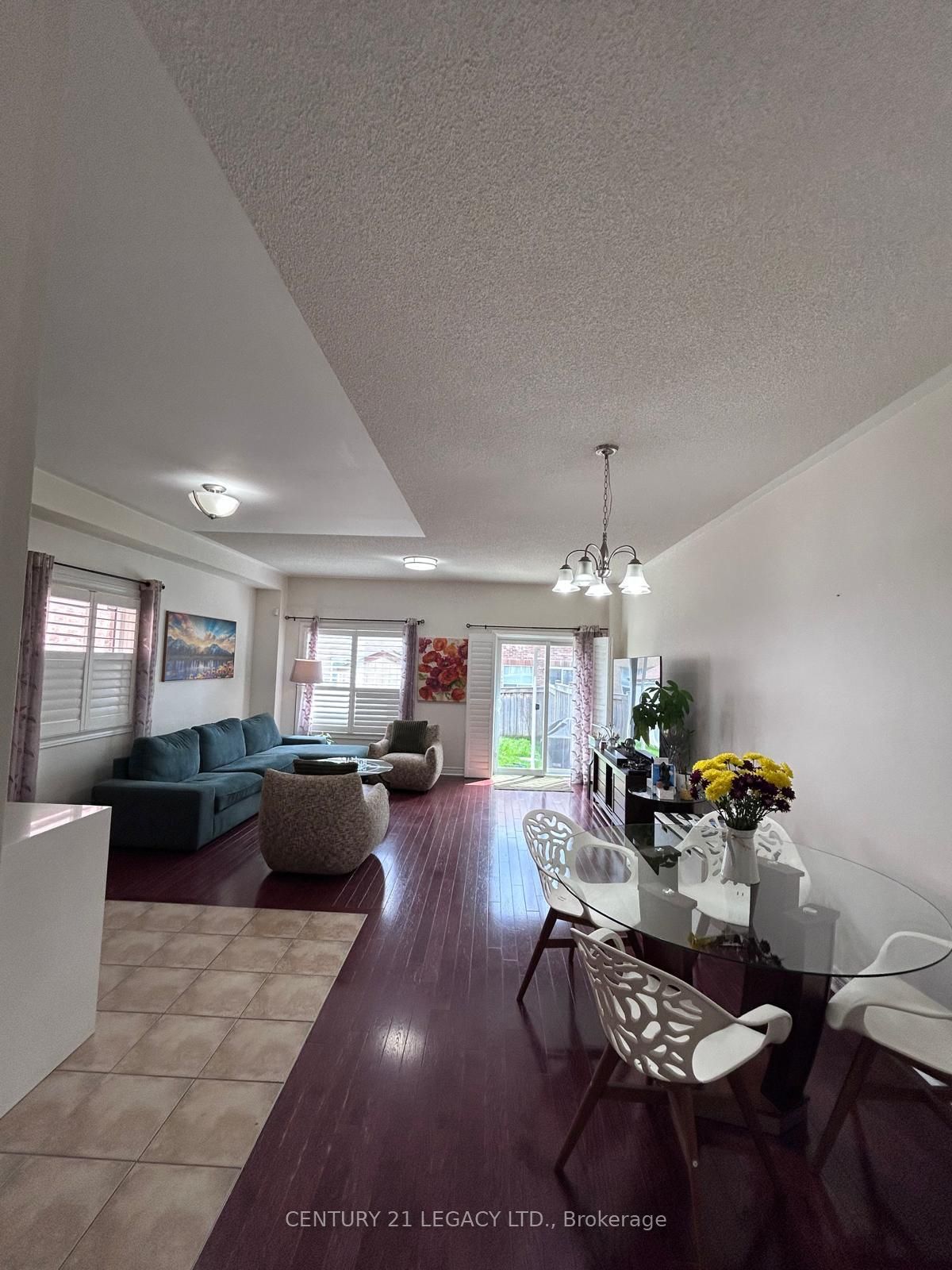 385 Comiskey Crescent, Mississauga, ON L5W 0C6 photo 3