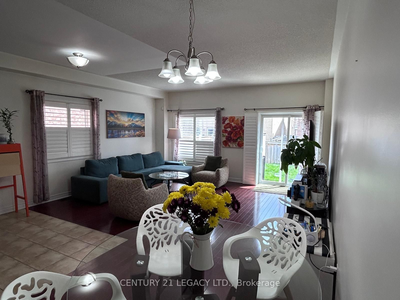 385 Comiskey Crescent, Mississauga, ON L5W 0C6 photo 4