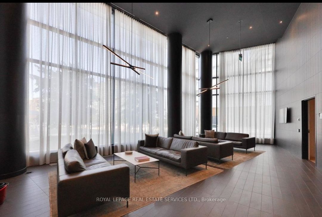 3900 Confederation Parkway 3212, Mississauga, ON L5B 0M3 photo 2
