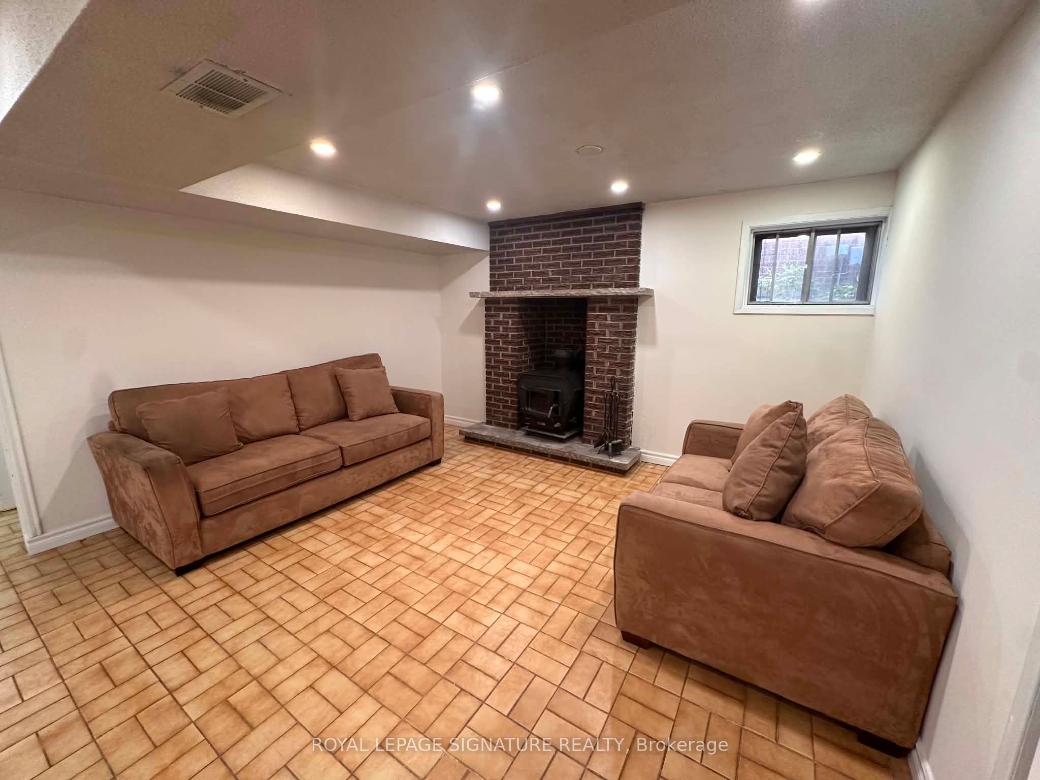 4170 Sunset Valley Court Lower Bsmt, Mississauga, ON L4W 3L5