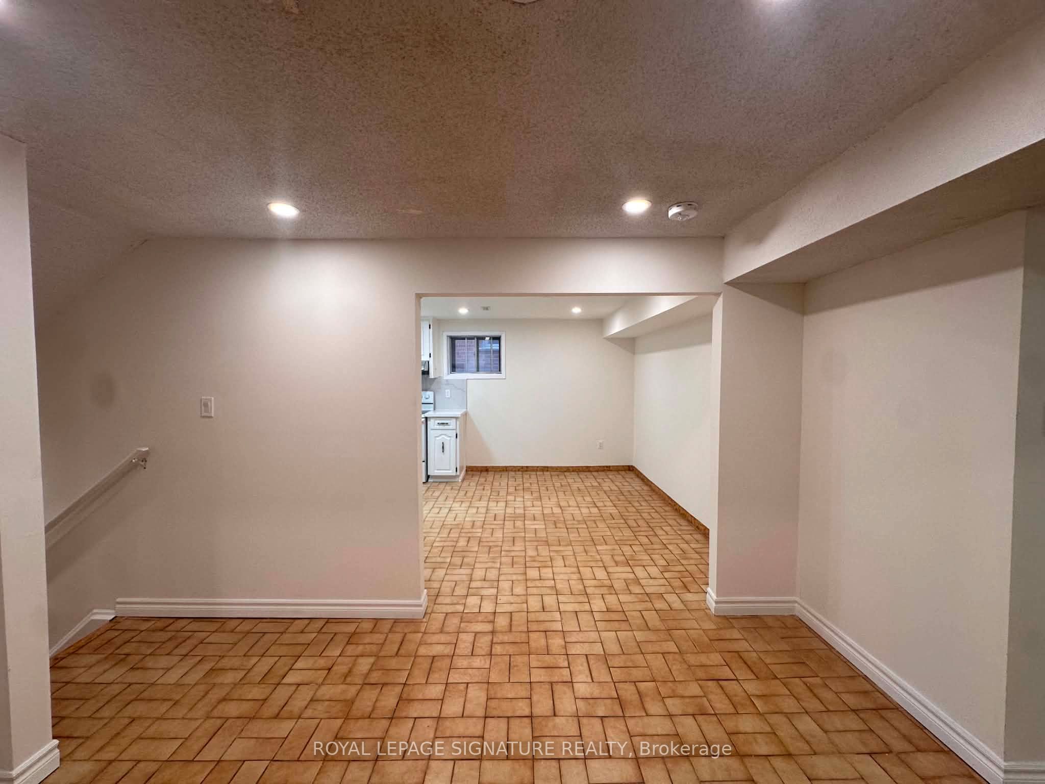 4170 Sunset Valley Court Lower Bsmt, Mississauga, ON L4W 3L5 photo 4