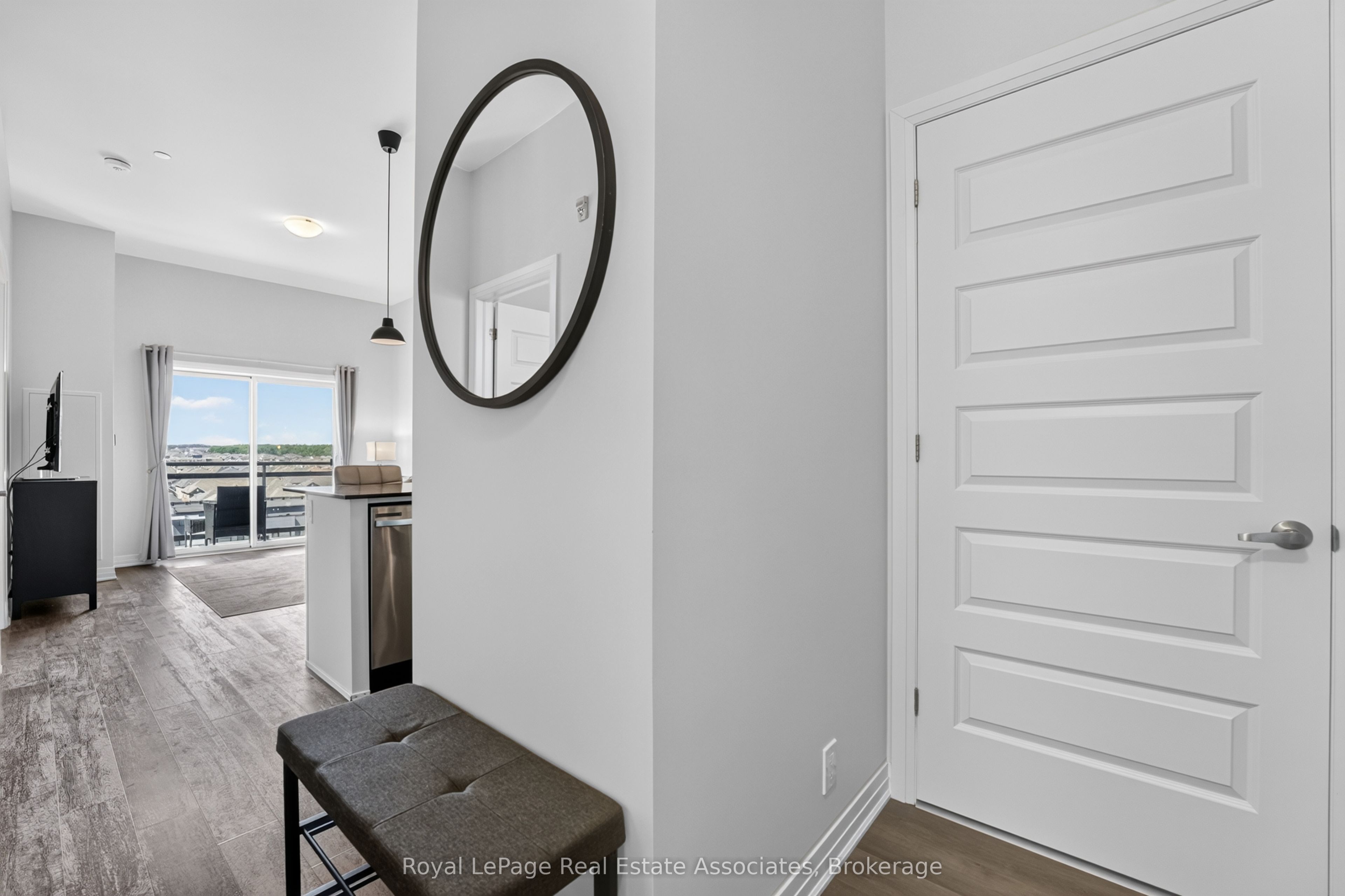 102 Grovewood Common 636, Oakville, ON L6H 0X2 photo 2