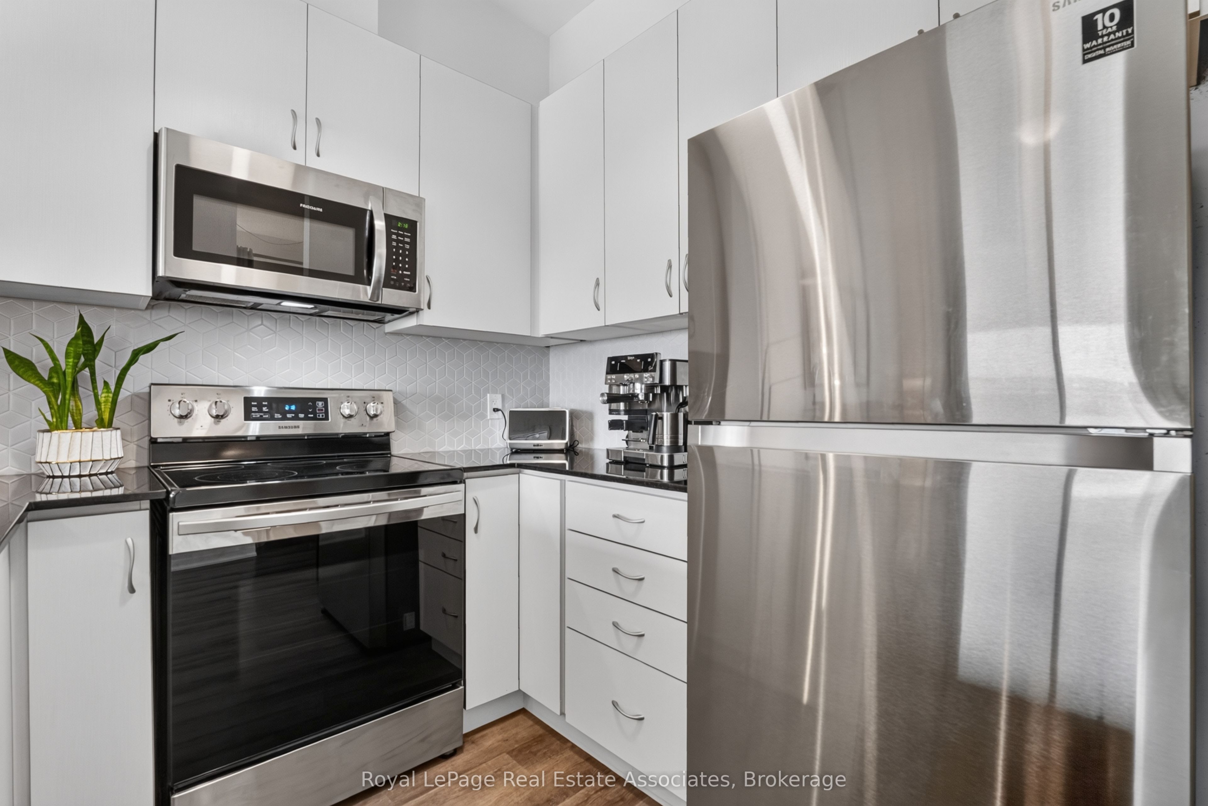 102 Grovewood Common 636, Oakville, ON L6H 0X2 photo 5