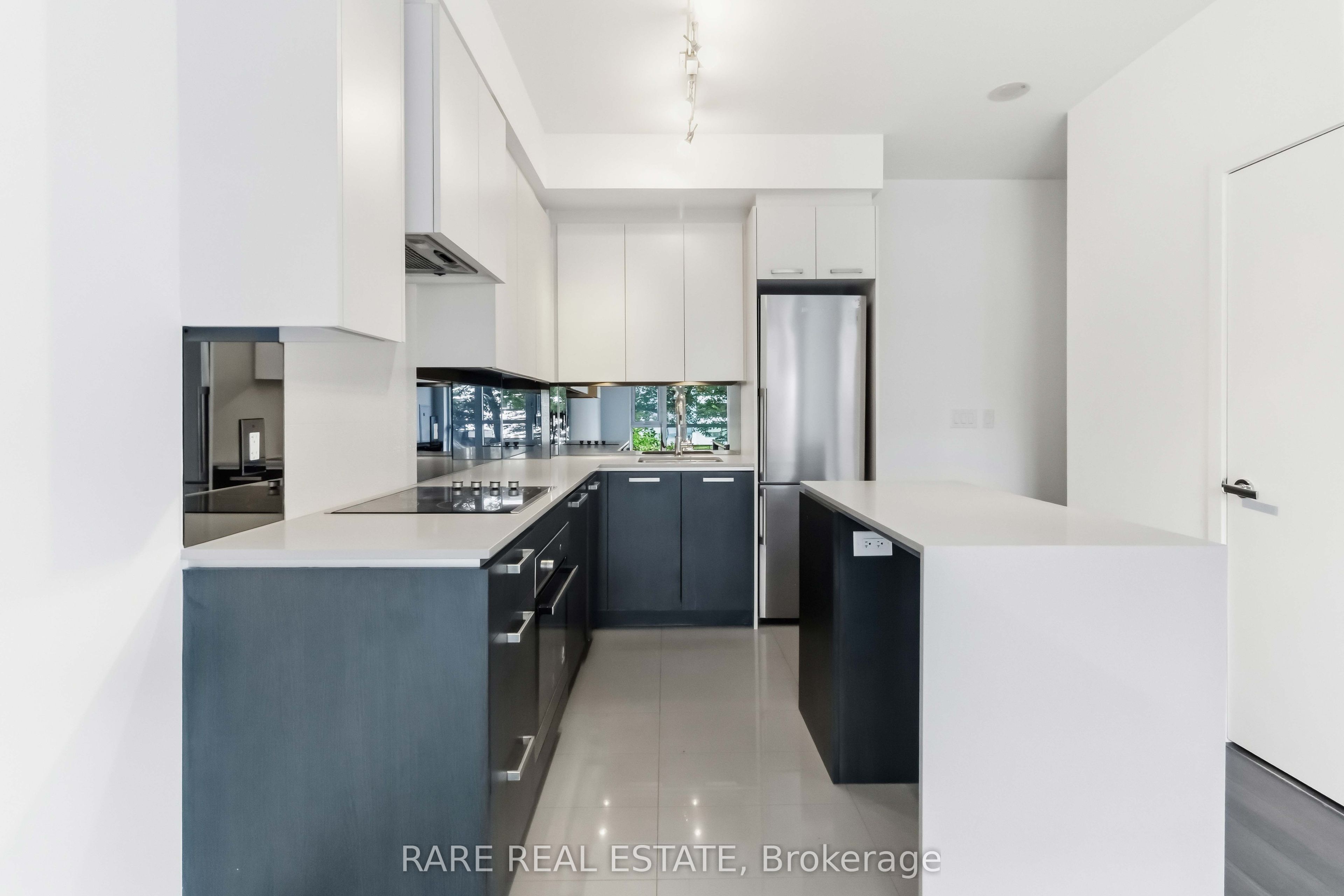 1830 Bloor Street W 209, Toronto, ON M6P 0A2 photo 4