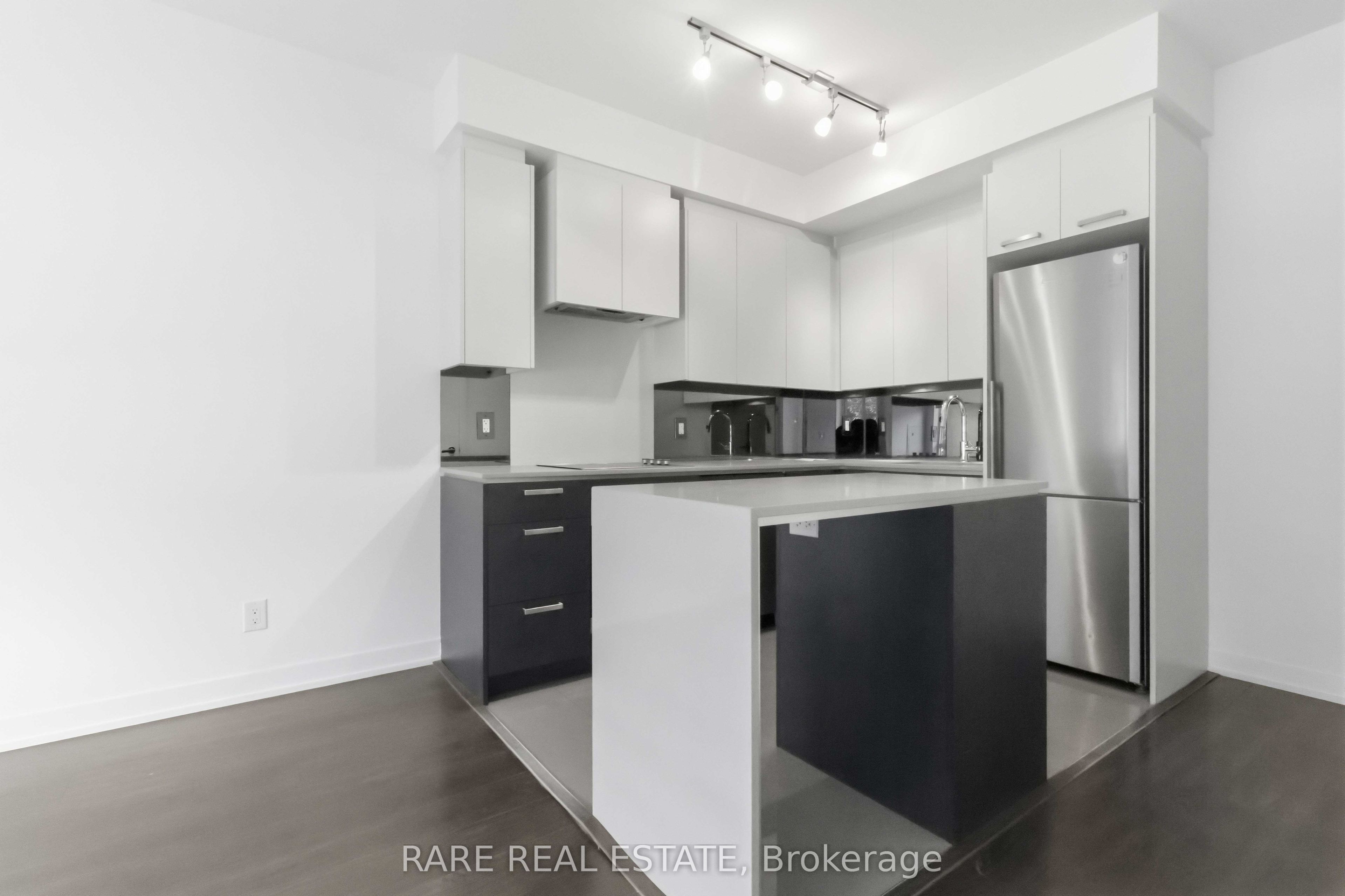 1830 Bloor Street W 209, Toronto, ON M6P 0A2 photo 5