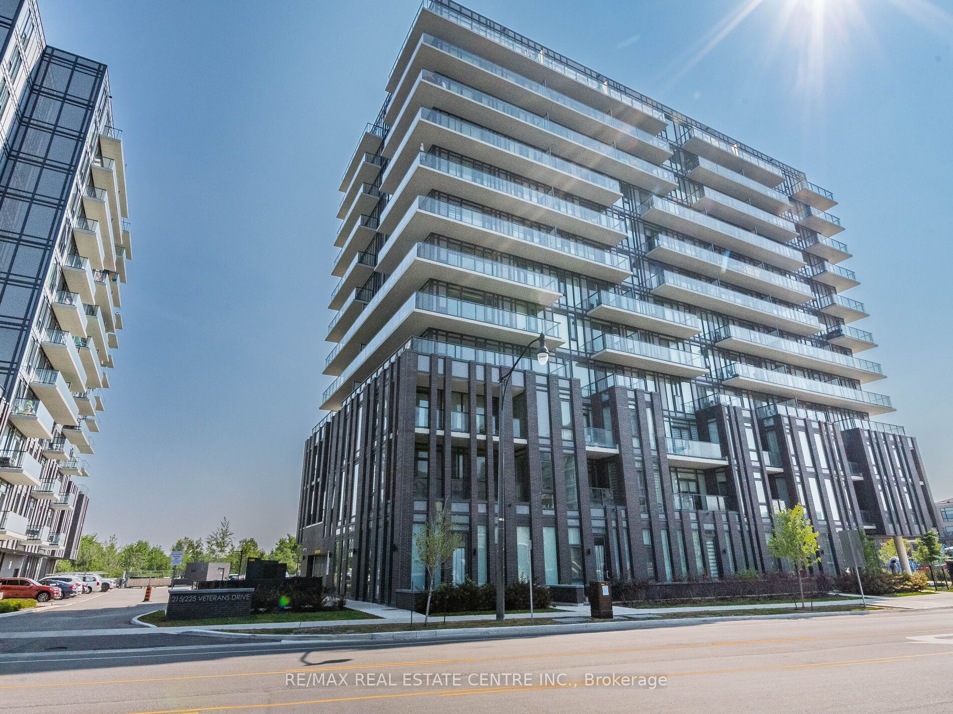215 VETERANS Drive 211, Brampton, ON L7A 5L6 photo 2