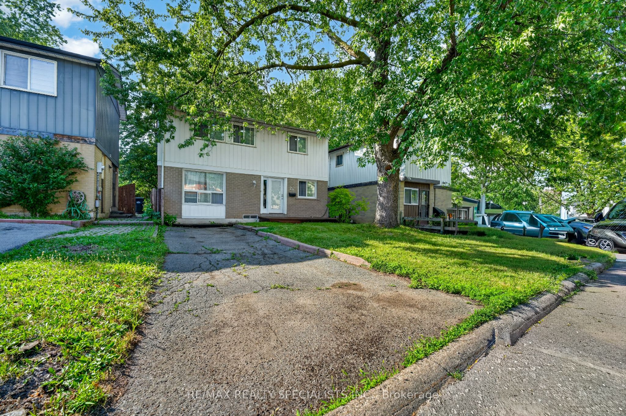 24 Garrison Square, Brampton, ON L6S 2H3 photo 2