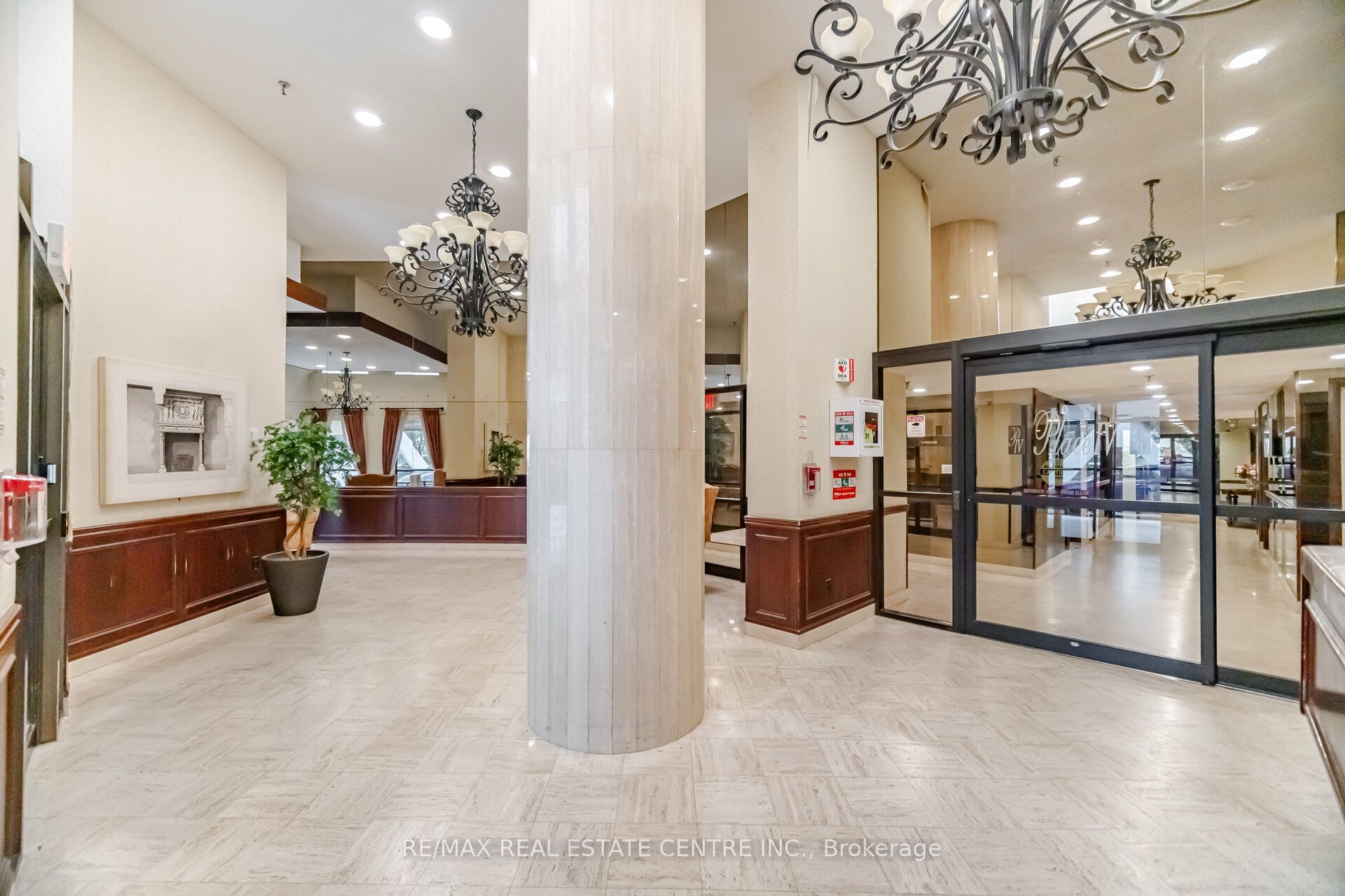 3650 Kaneff Crescent 2601, Mississauga, ON L5A 4A1 photo 3