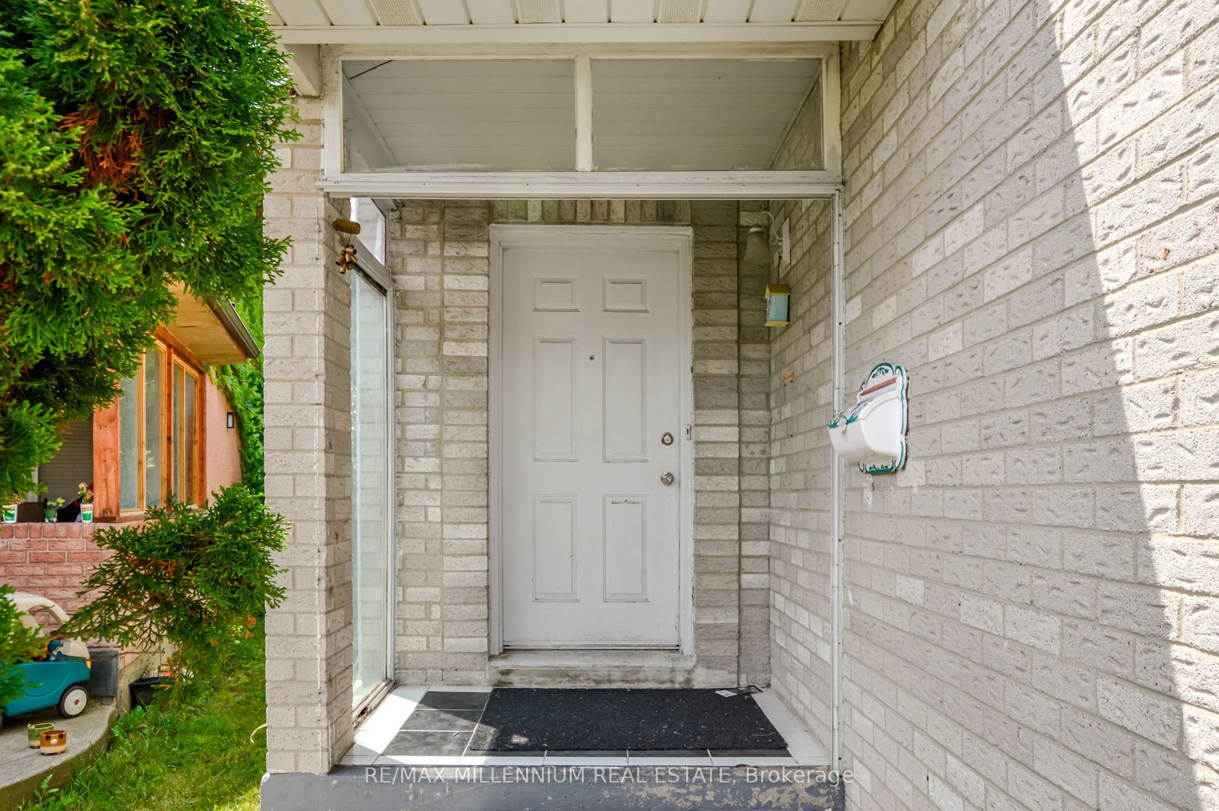 651 Shetani Place, Mississauga, ON L5B 2Z7 photo 2