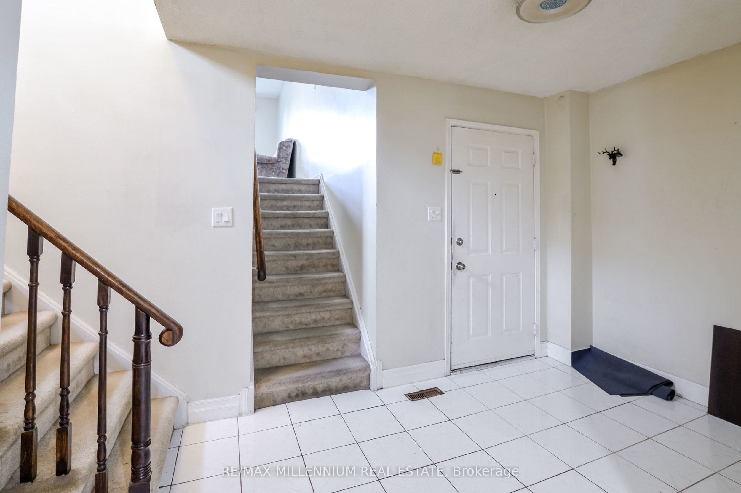 651 Shetani Place, Mississauga, ON L5B 2Z7 photo 3