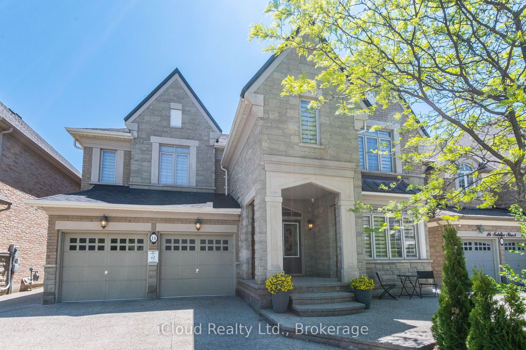 14 Solstice Street, Brampton, ON L6P 3T5 photo 2