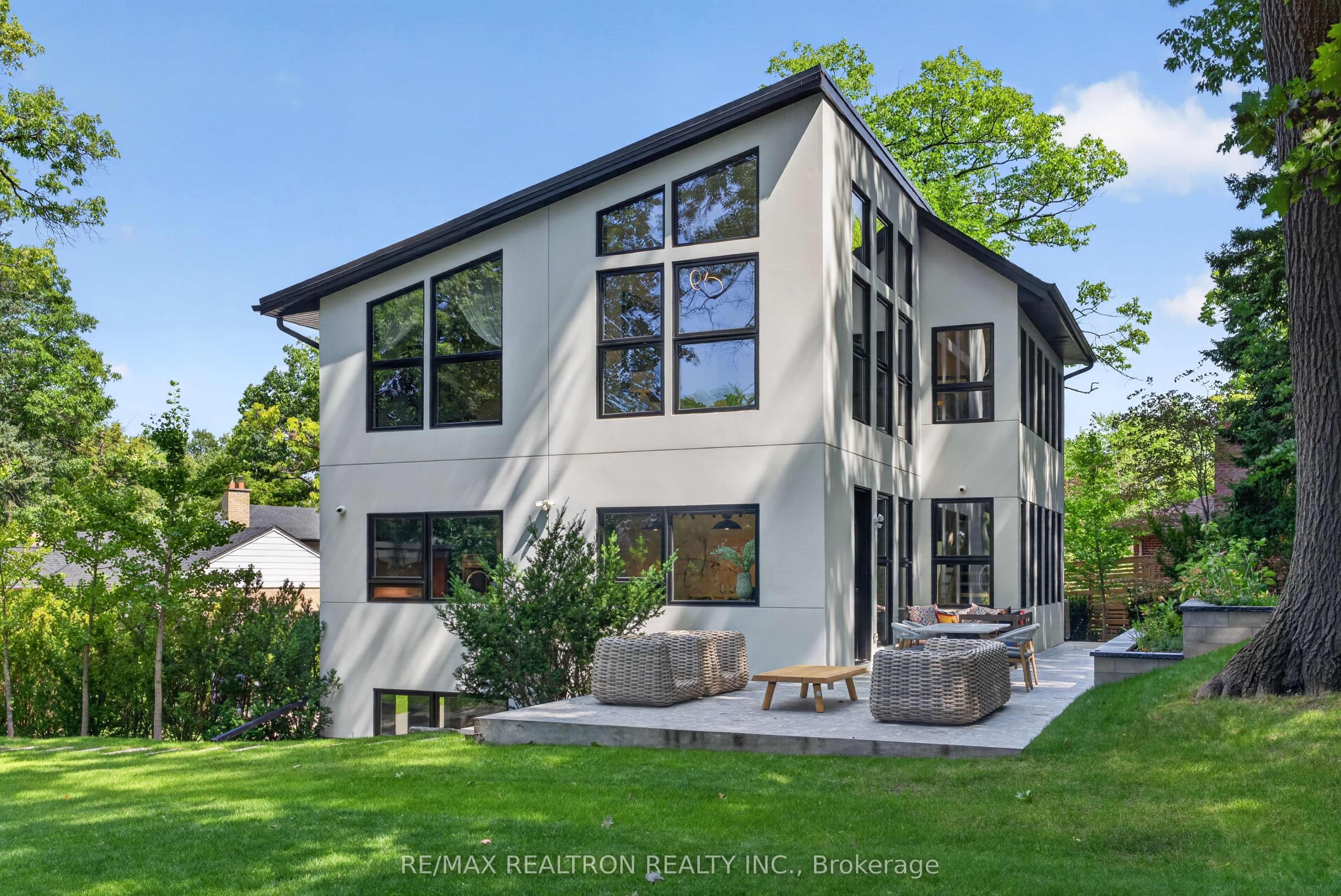 8 Breezewood Drive, Toronto, ON M8Y 2C1 photo 2