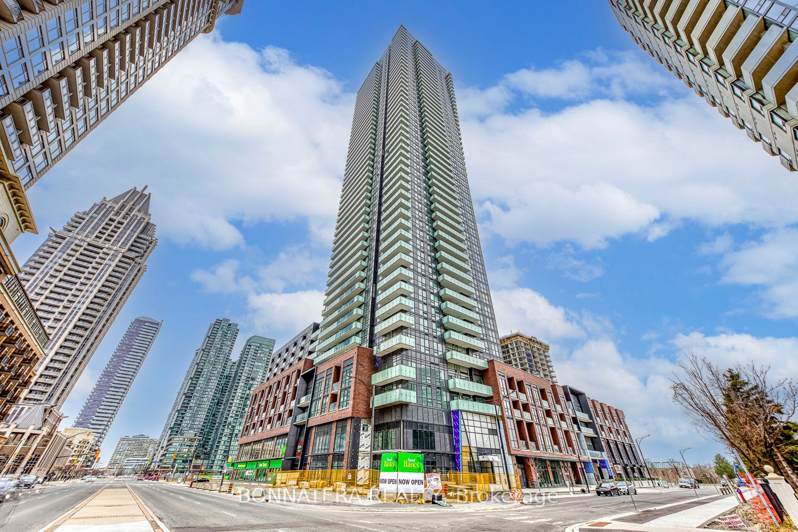 430 Square One Drive W 3008, Mississauga, ON L5B 0L6 photo 2