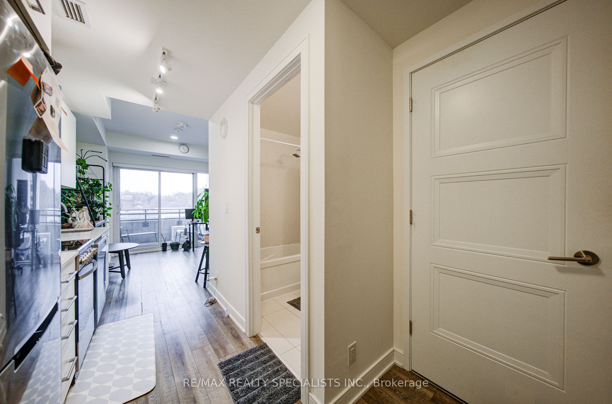 1 Neighbourhood Lane 505, Toronto, ON M8Y 0C7 photo 5