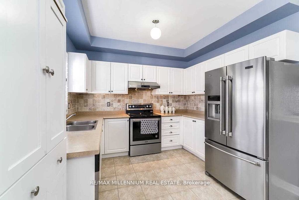 23 Calderstone Drive S, Brampton, ON L6P 2A4 photo 2