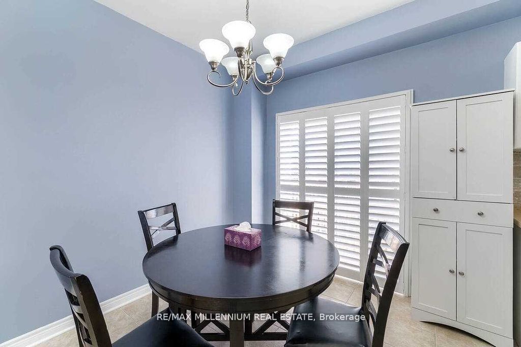 23 Calderstone Drive S, Brampton, ON L6P 2A4 photo 3