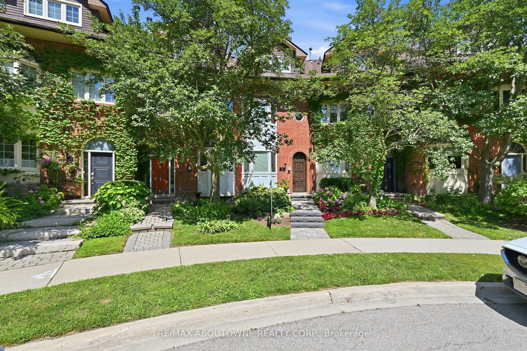 25 Southwind Terrace, Oakville, ON L6L 6K6 photo 2