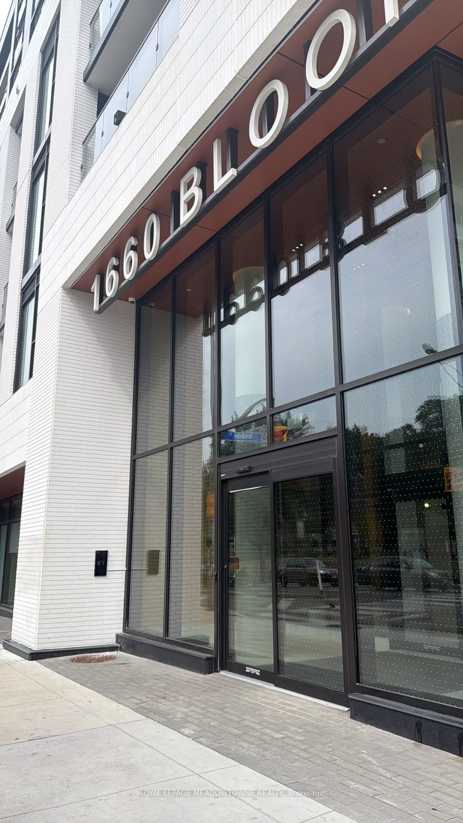 1660 Bloor Street W 1210, Toronto, ON M6P 0C6