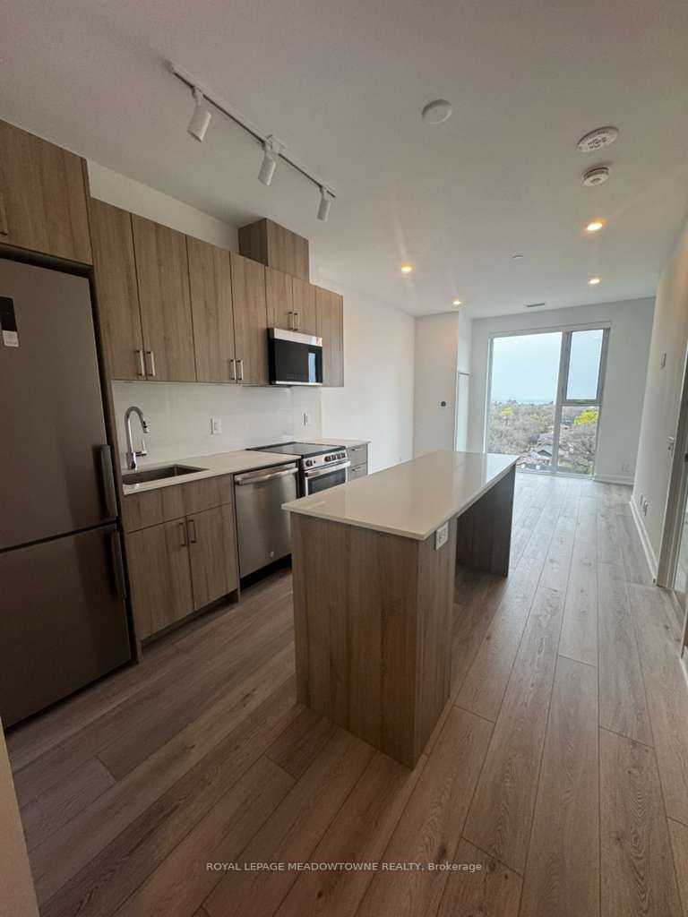1660 Bloor Street W 1210, Toronto, ON M6P 0C6 photo 3