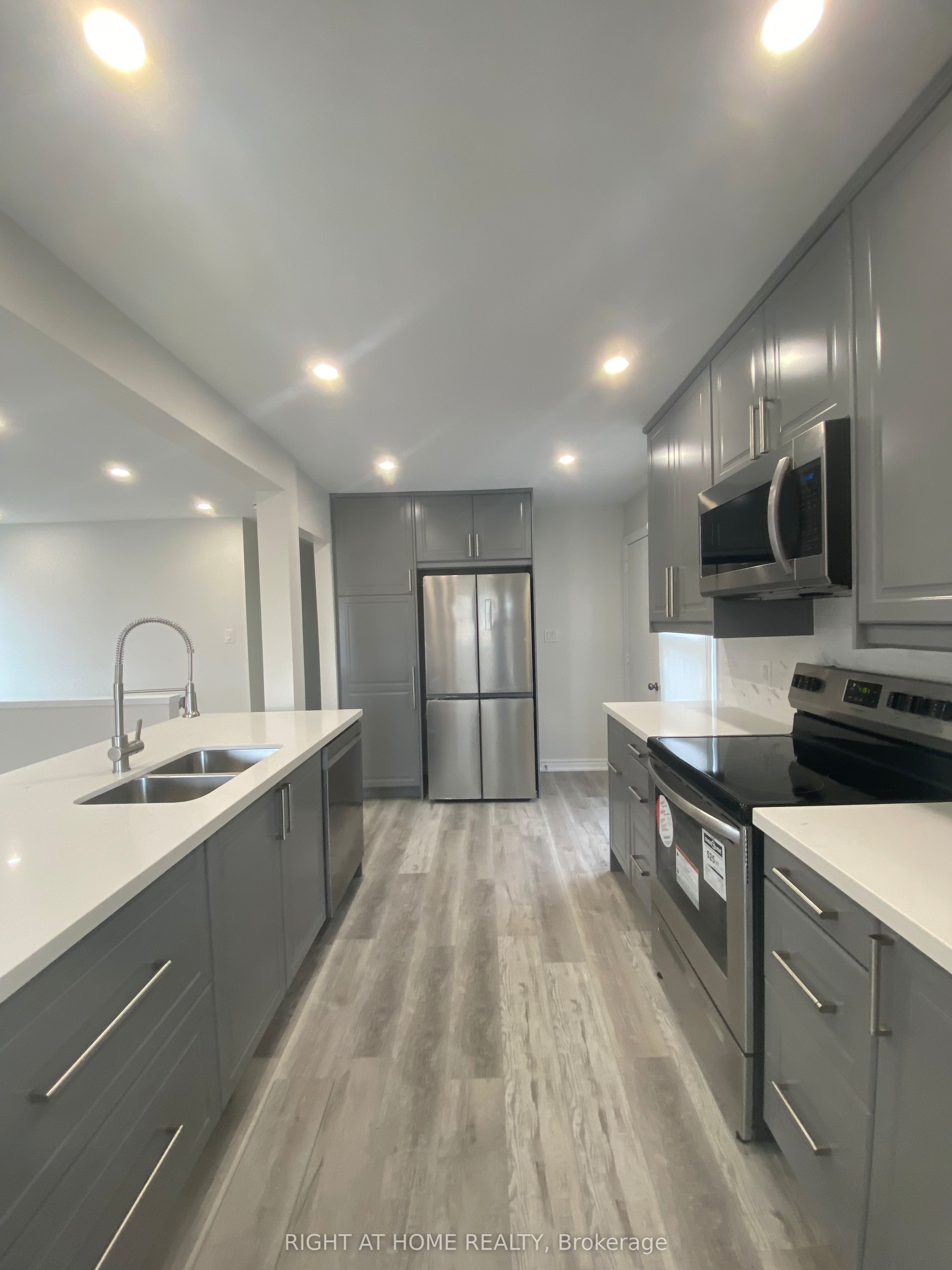 118 Avening Drive, Toronto, ON M9V 4E6 photo 2