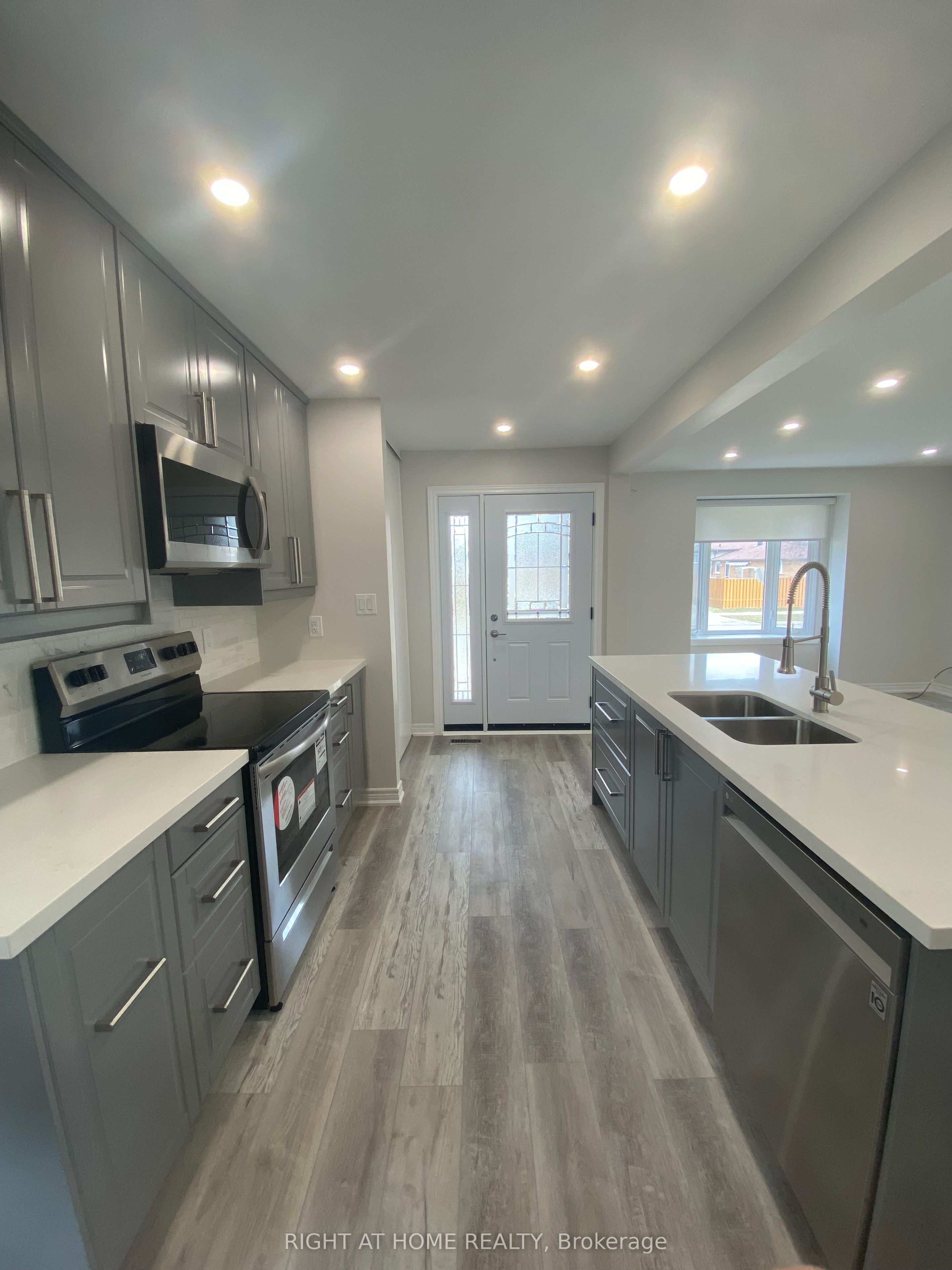 118 Avening Drive, Toronto, ON M9V 4E6 photo 4