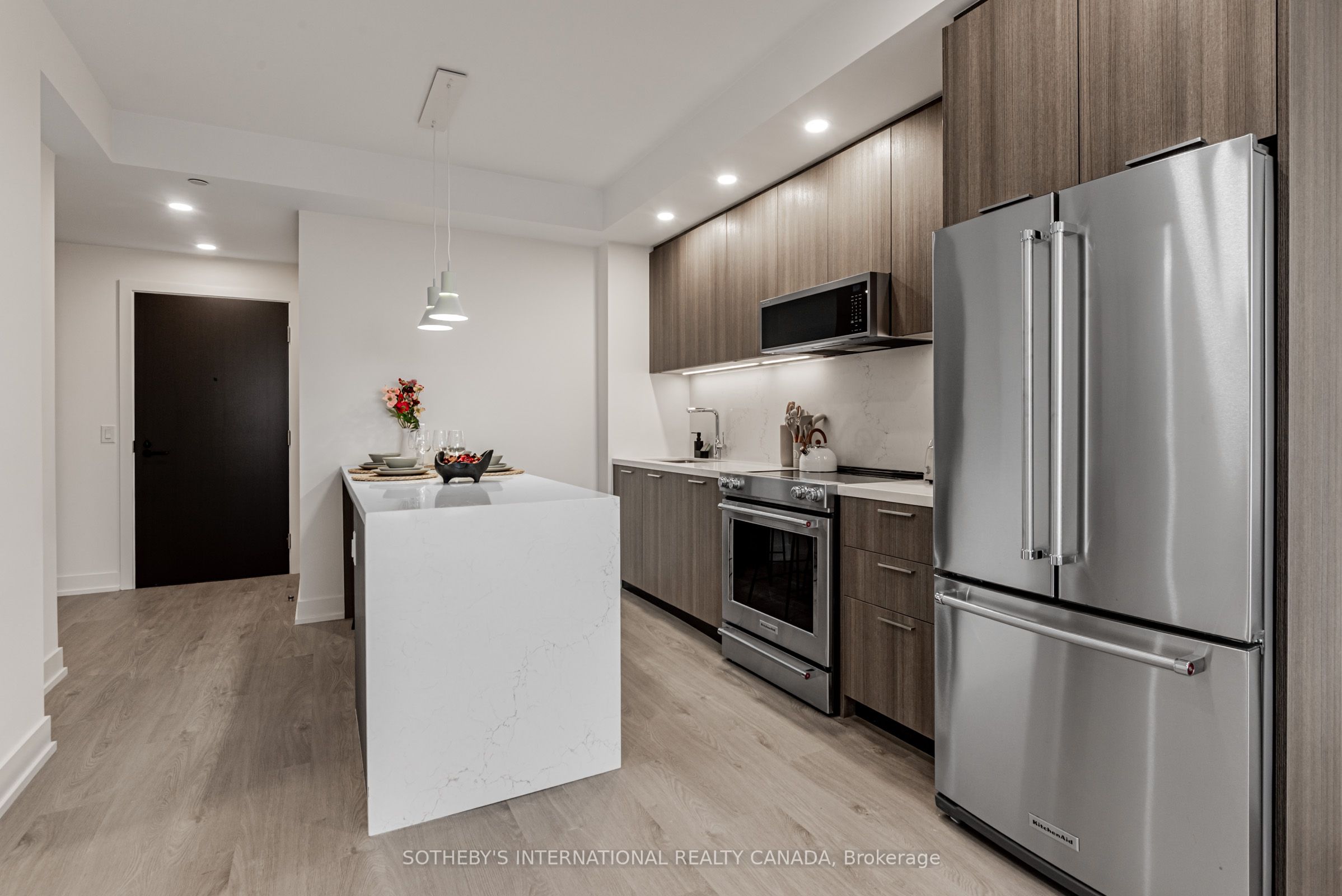 29 York Garden Way 1706, Toronto, ON M6A 2V1