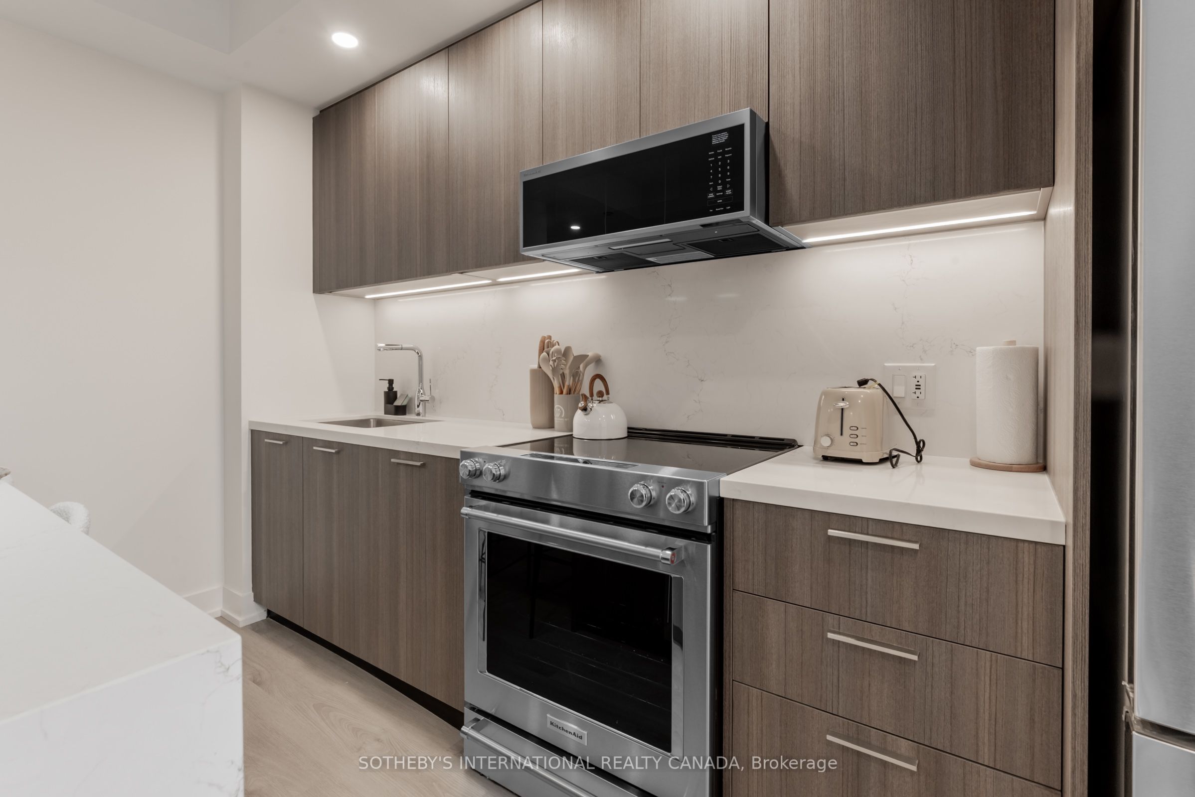 29 York Garden Way 1706, Toronto, ON M6A 2V1 photo 2