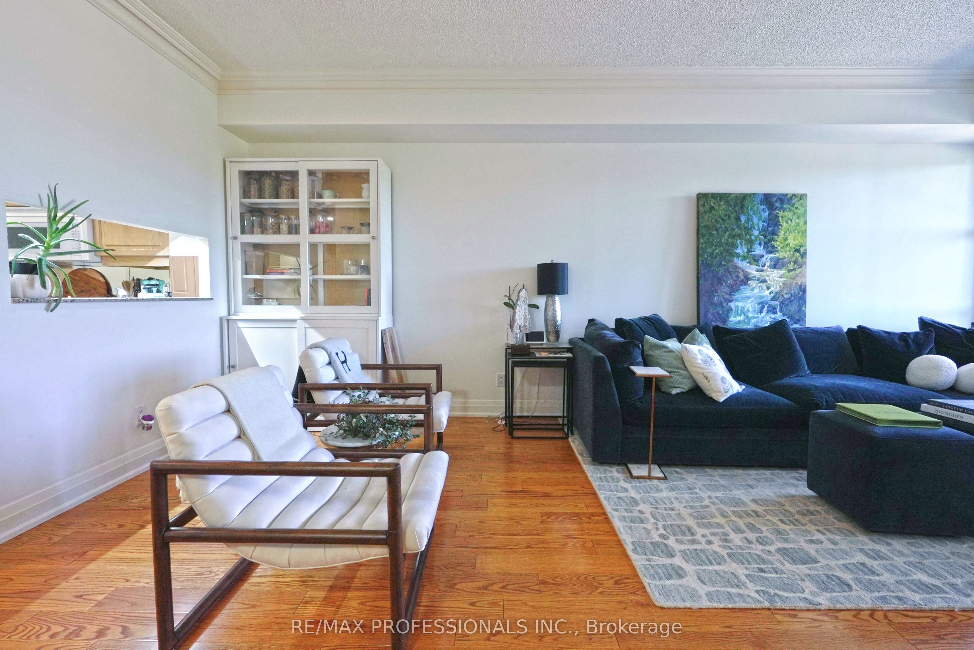 3085 Bloor Street W 514, Toronto, ON M8X 1Z4 photo 4