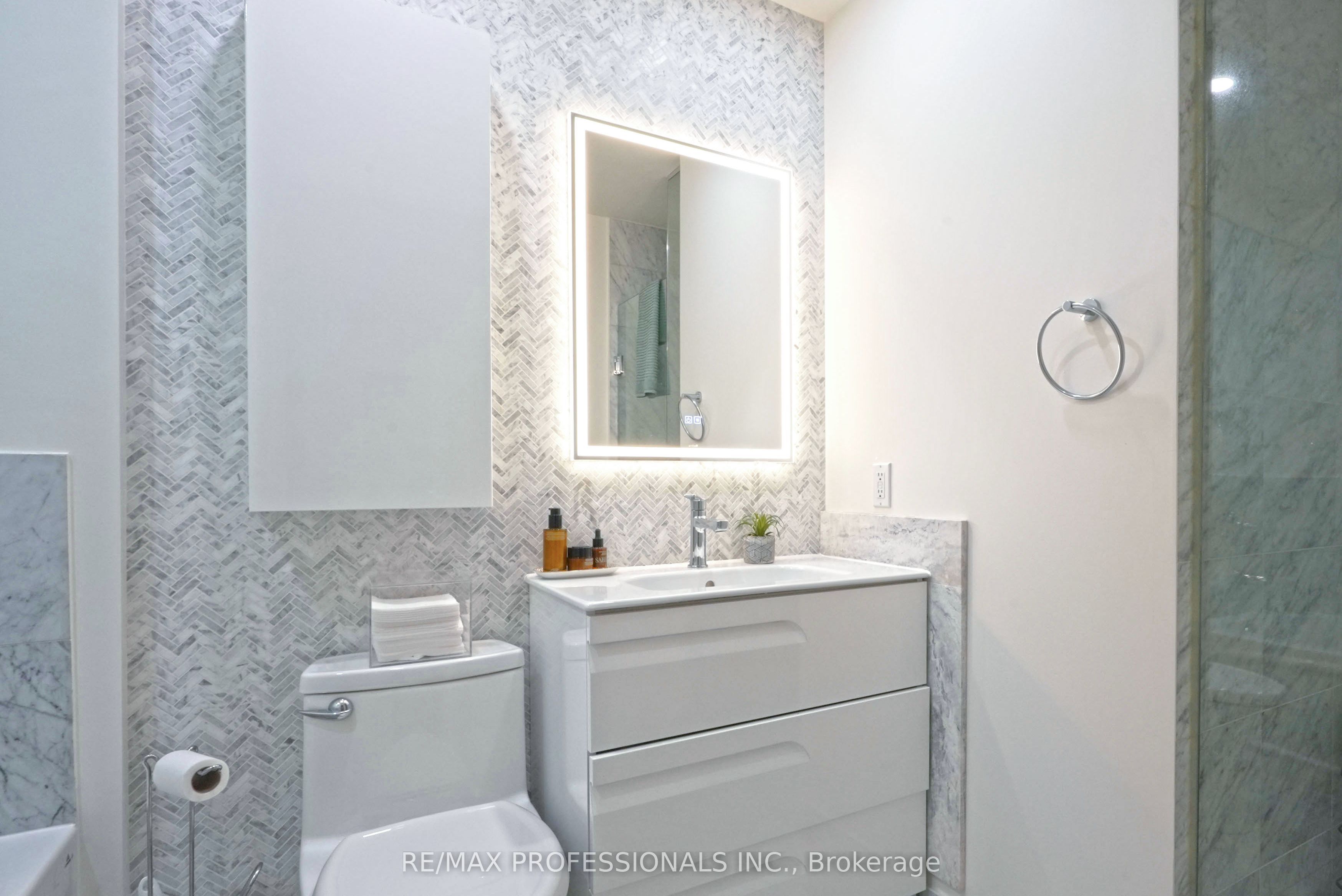 3085 Bloor Street W 514, Toronto, ON M8X 1Z4 photo 5