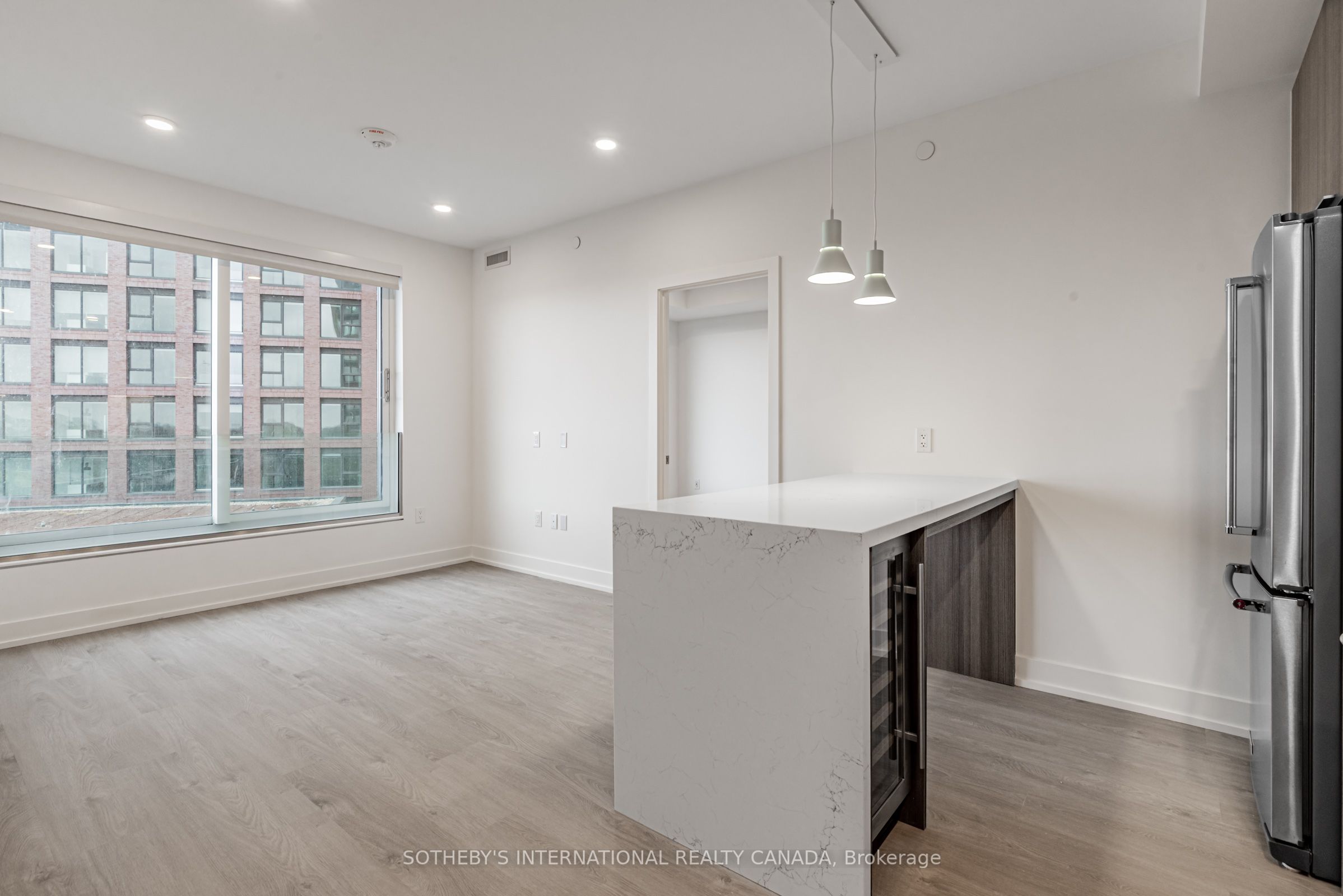 29 York Garden Way 903, Toronto, ON M6A 2V1