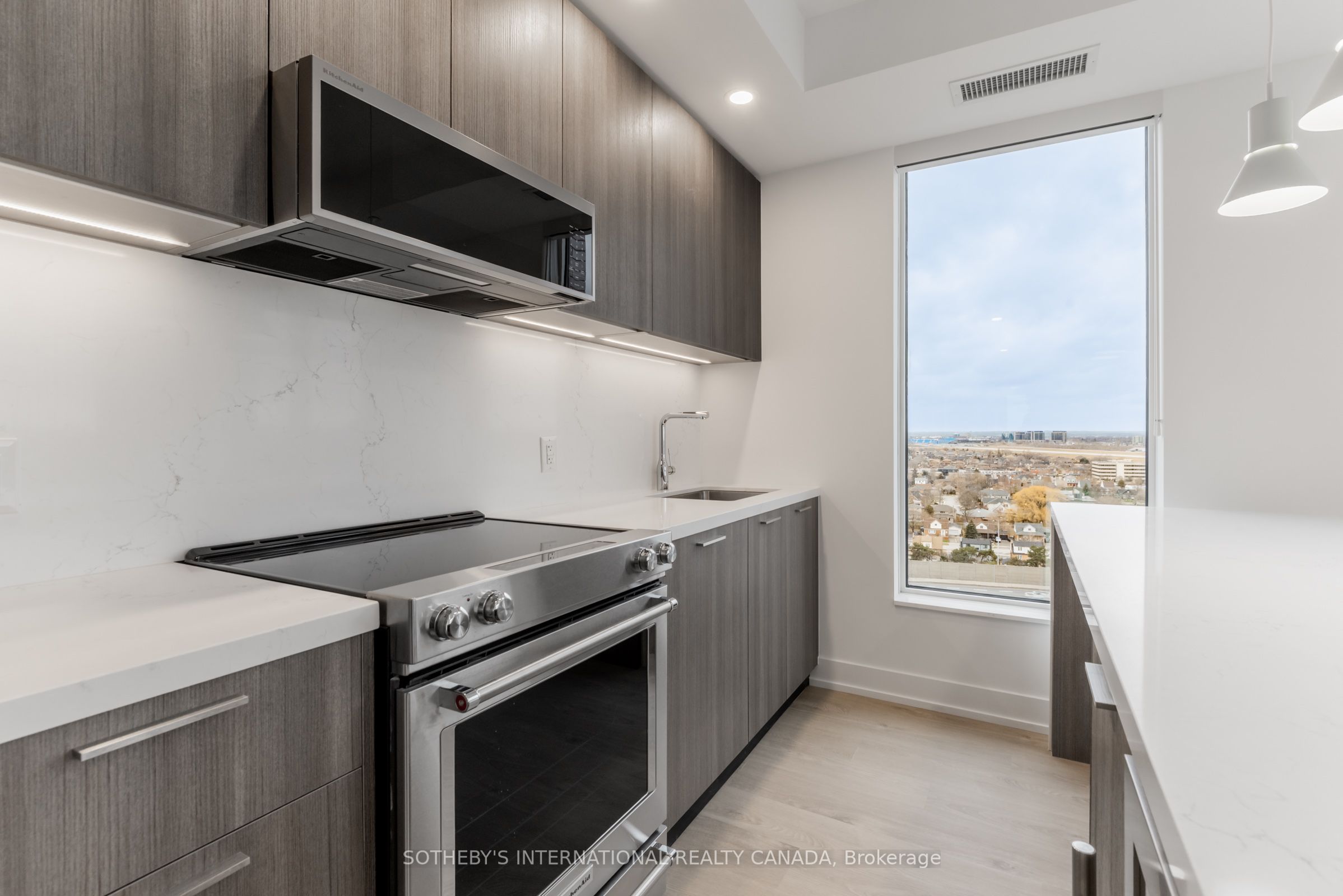 29 York Garden Way 2209, Toronto, ON M6A 2V1 photo 5