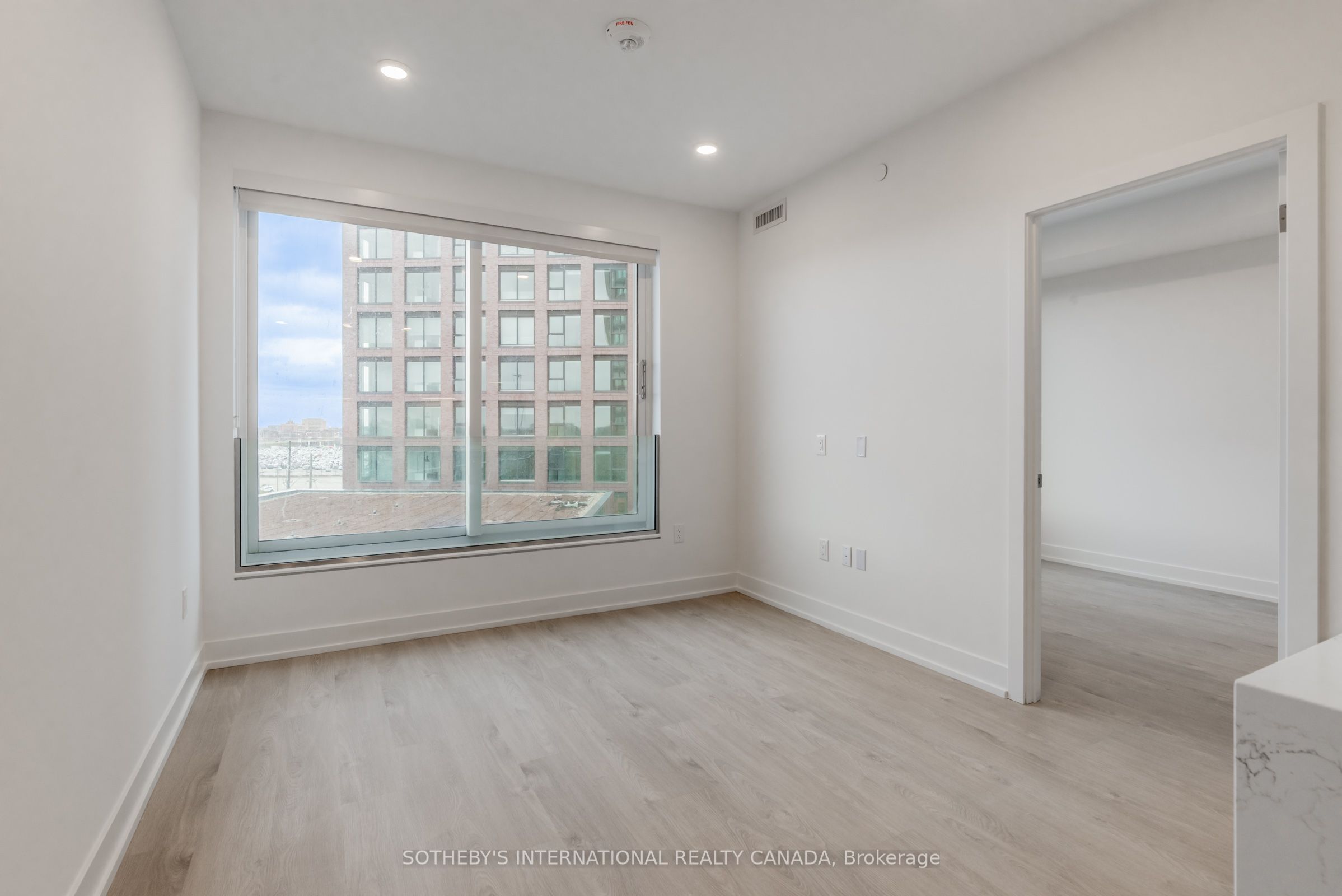 31 York Garden Way 1003, Toronto, ON M6A 2V1 photo 4