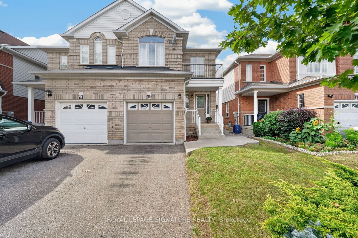 19 Mossgrove Crescent, Brampton, ON L7A 3E6 photo 2