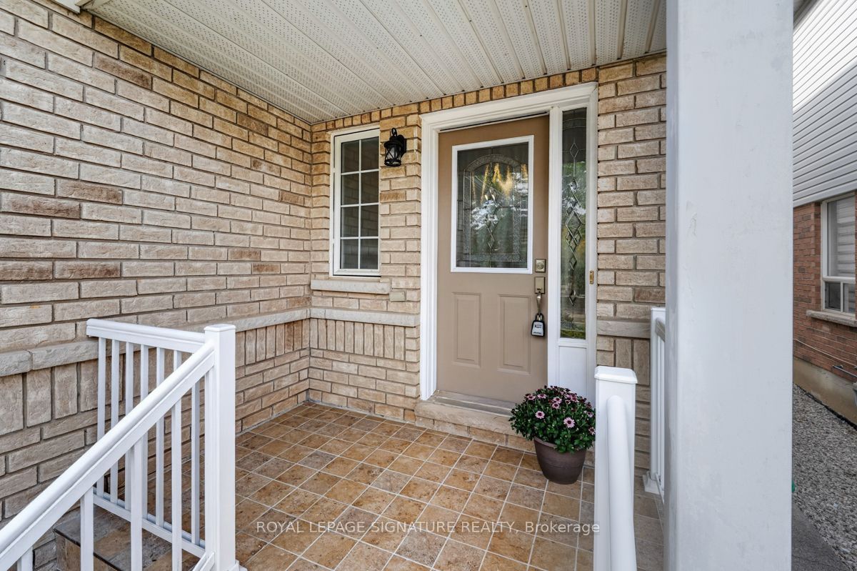 19 Mossgrove Crescent, Brampton, ON L7A 3E6 photo 3
