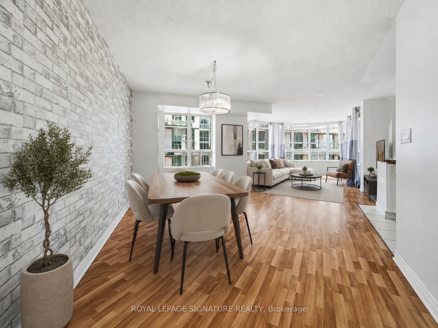 3888 Duke Of York Boulevard 525, Mississauga, ON L5B 4P5