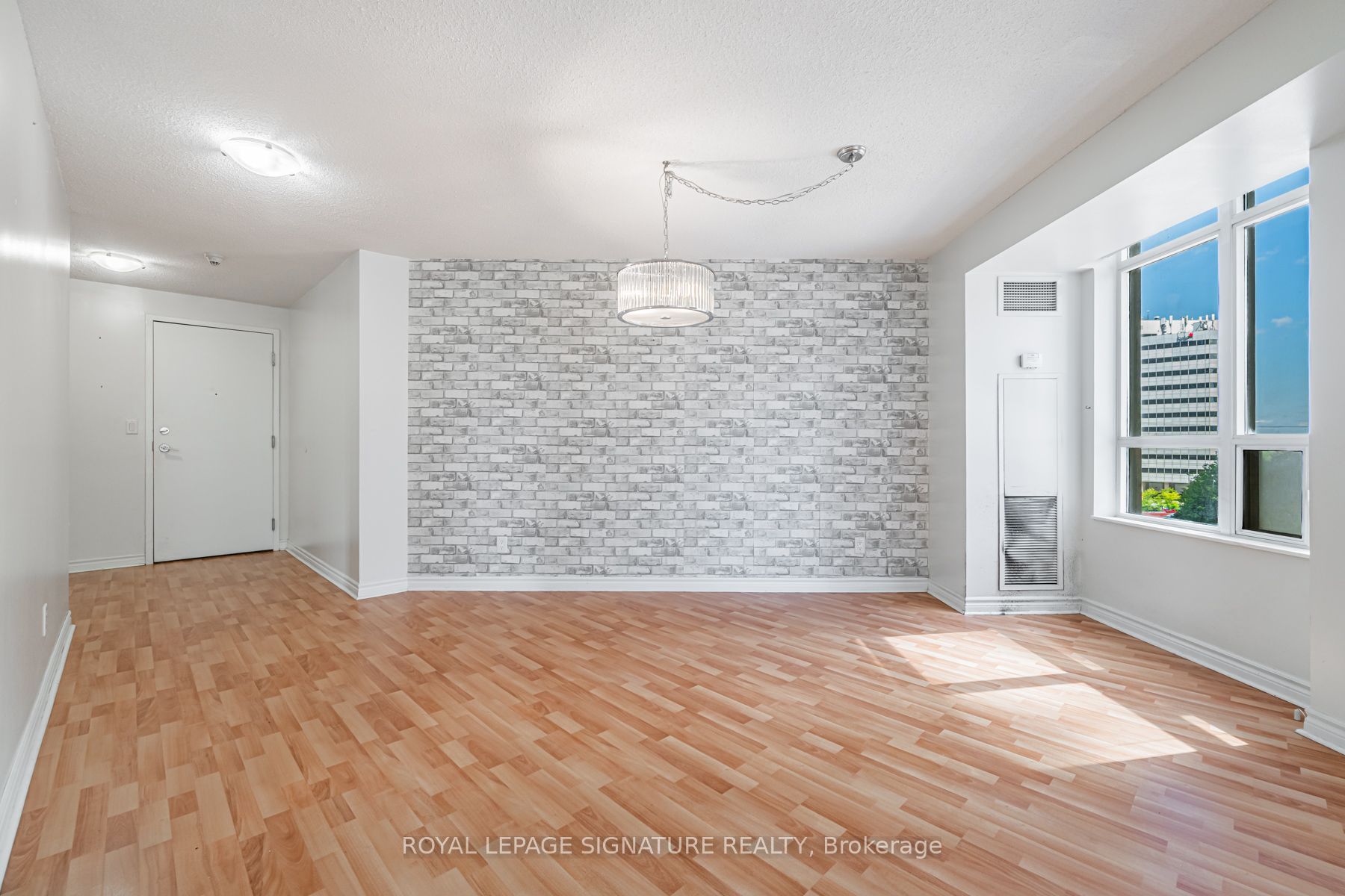 3888 Duke Of York Boulevard 525, Mississauga, ON L5B 4P5 photo 3
