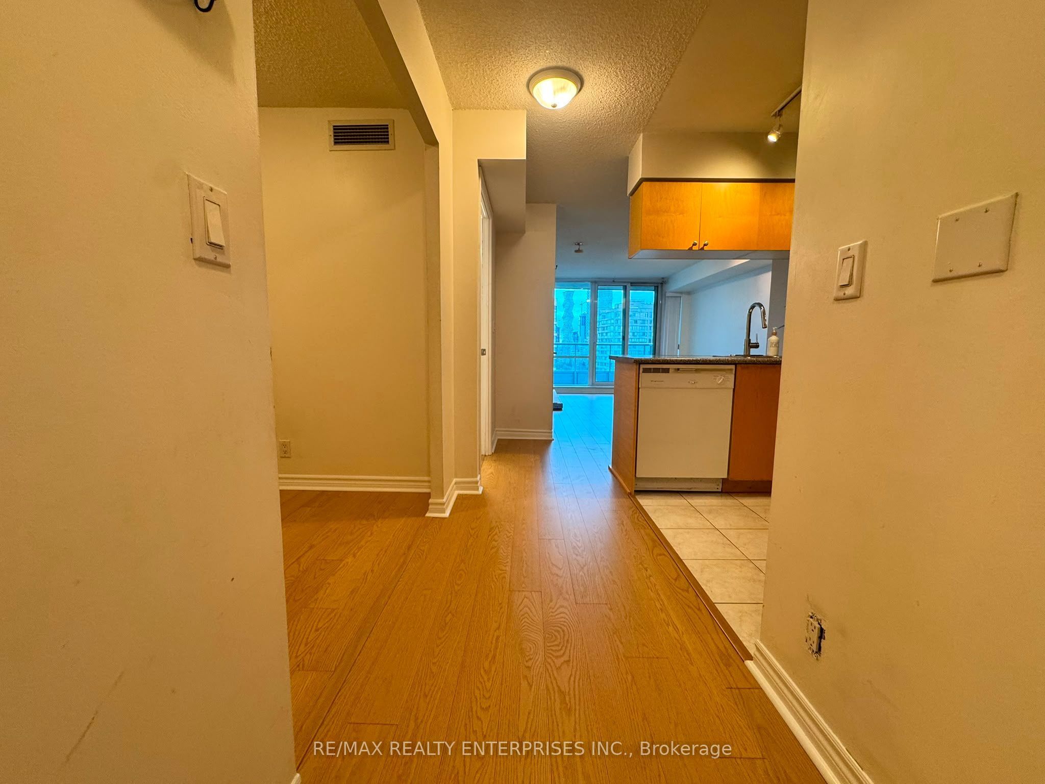 1 Elm Drive W 2107, Mississauga, ON L5B 4M1 photo 2