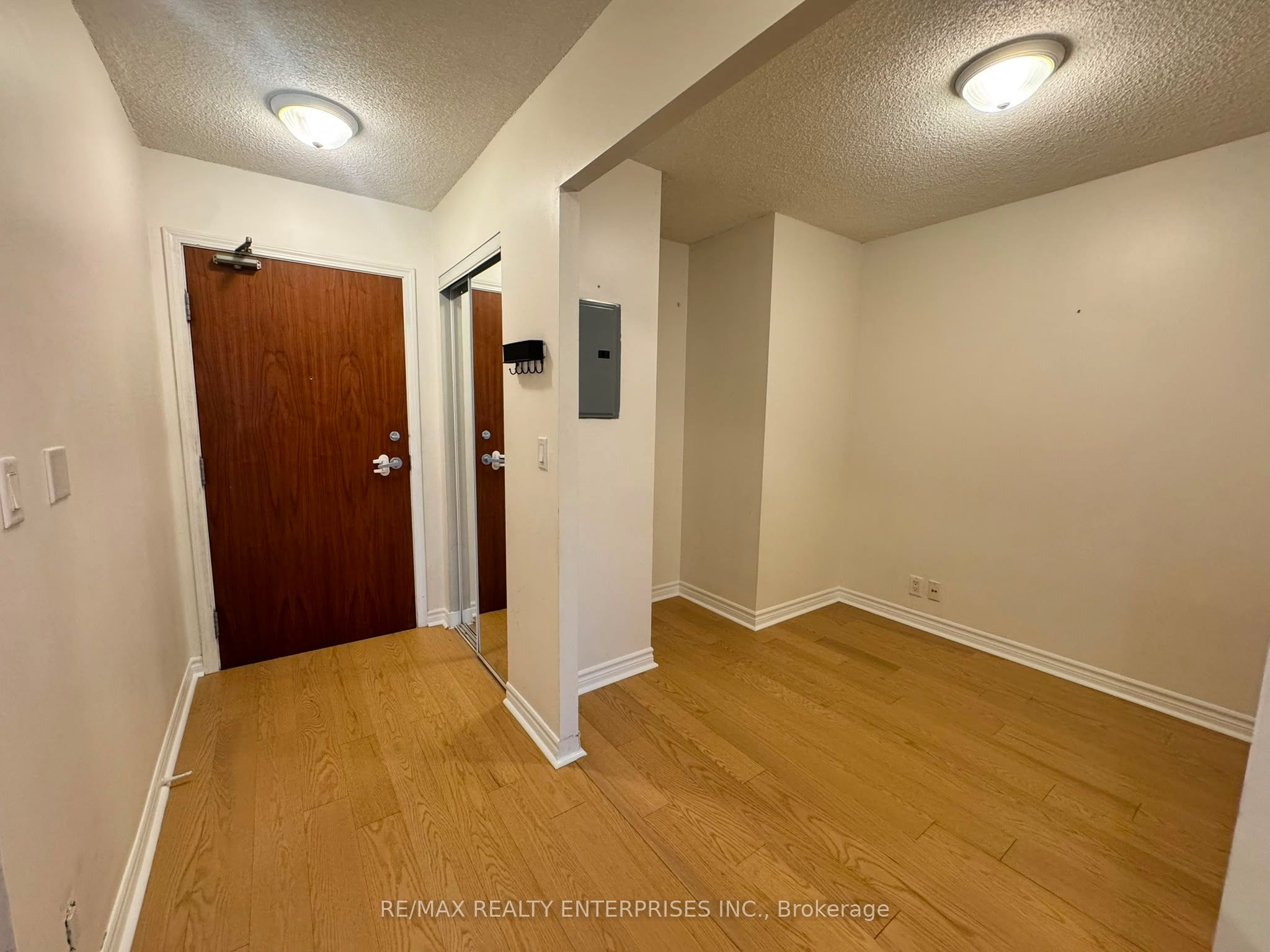 1 Elm Drive W 2107, Mississauga, ON L5B 4M1 photo 3