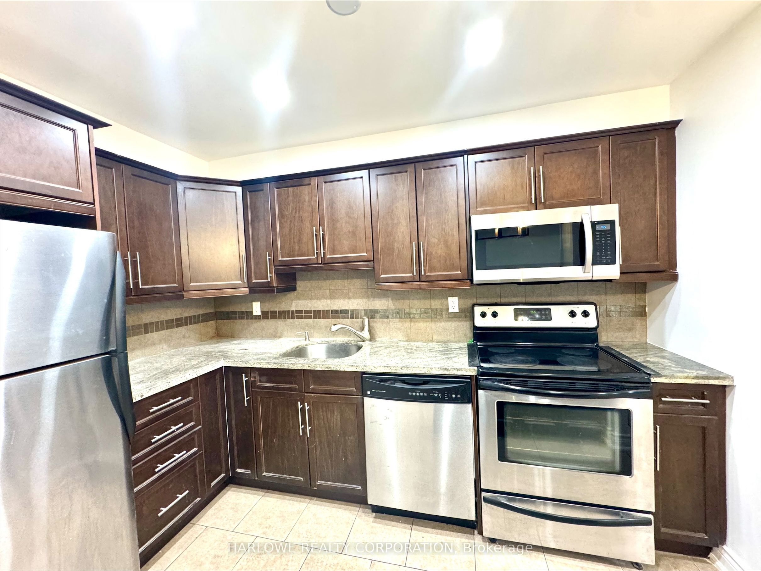 360 Ridelle Avenue 118, Toronto, ON M6B 1K1 photo 2