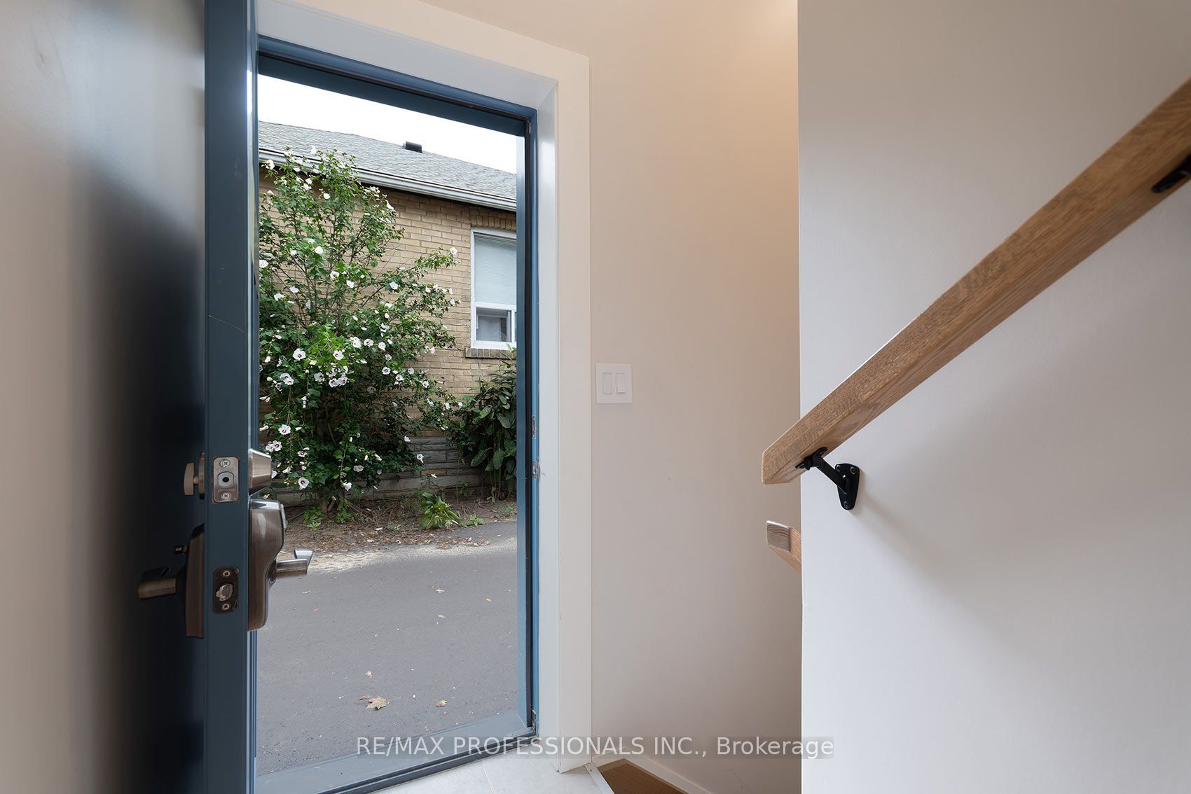 57 Enfield Avenue, Toronto, ON M8W 1T6 photo 3