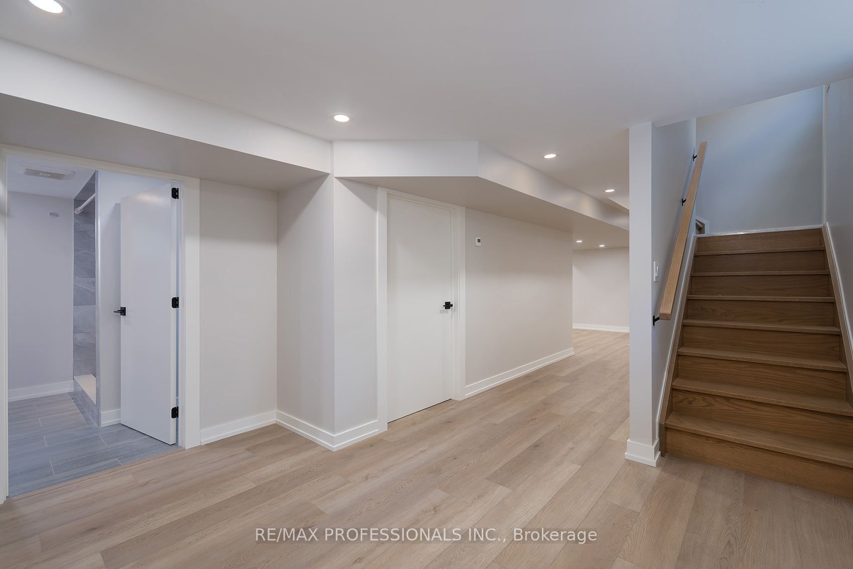 57 Enfield Avenue, Toronto, ON M8W 1T6 photo 4