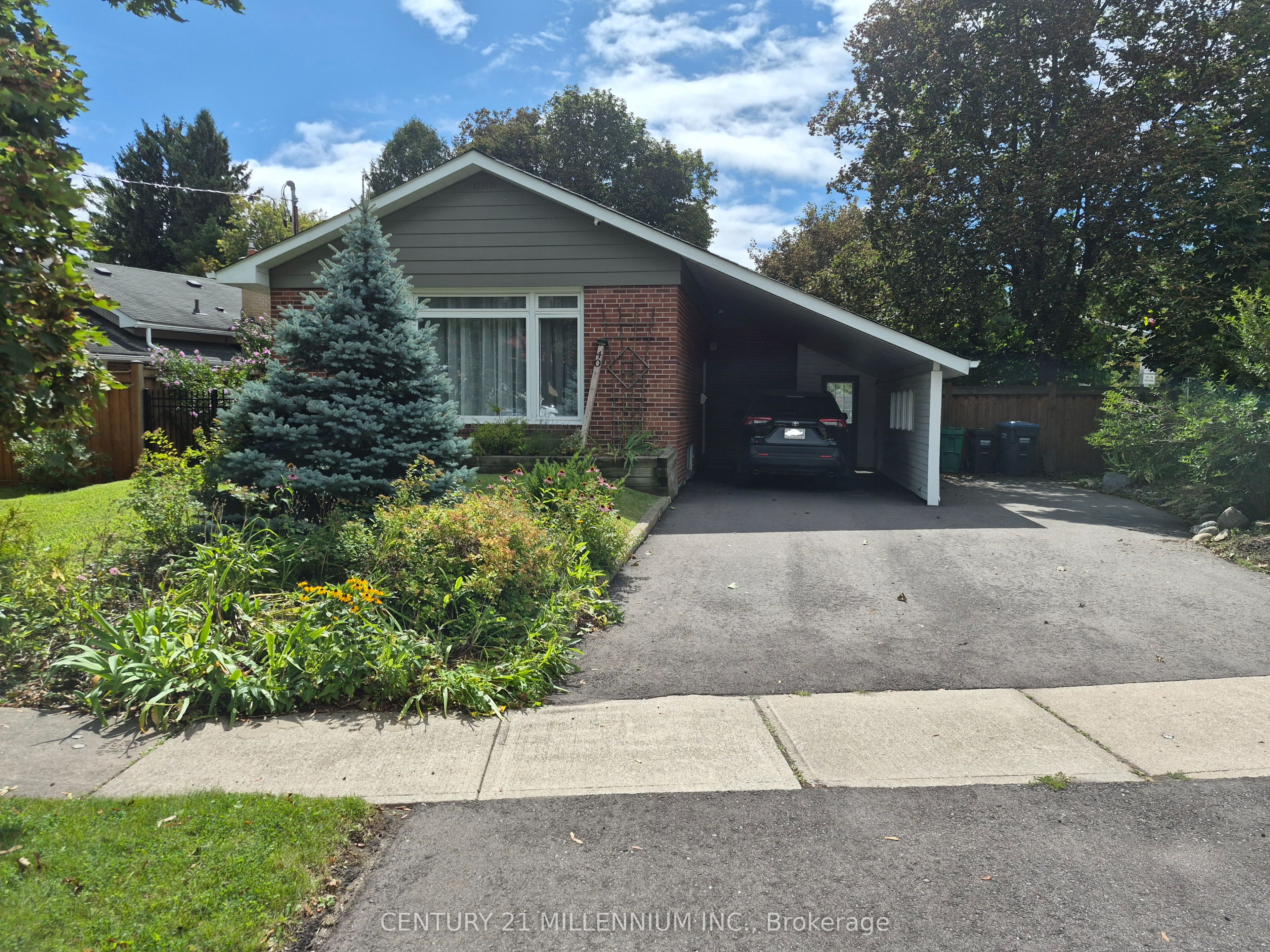 40 Meadowland Drive, Brampton, ON L6W 2R4