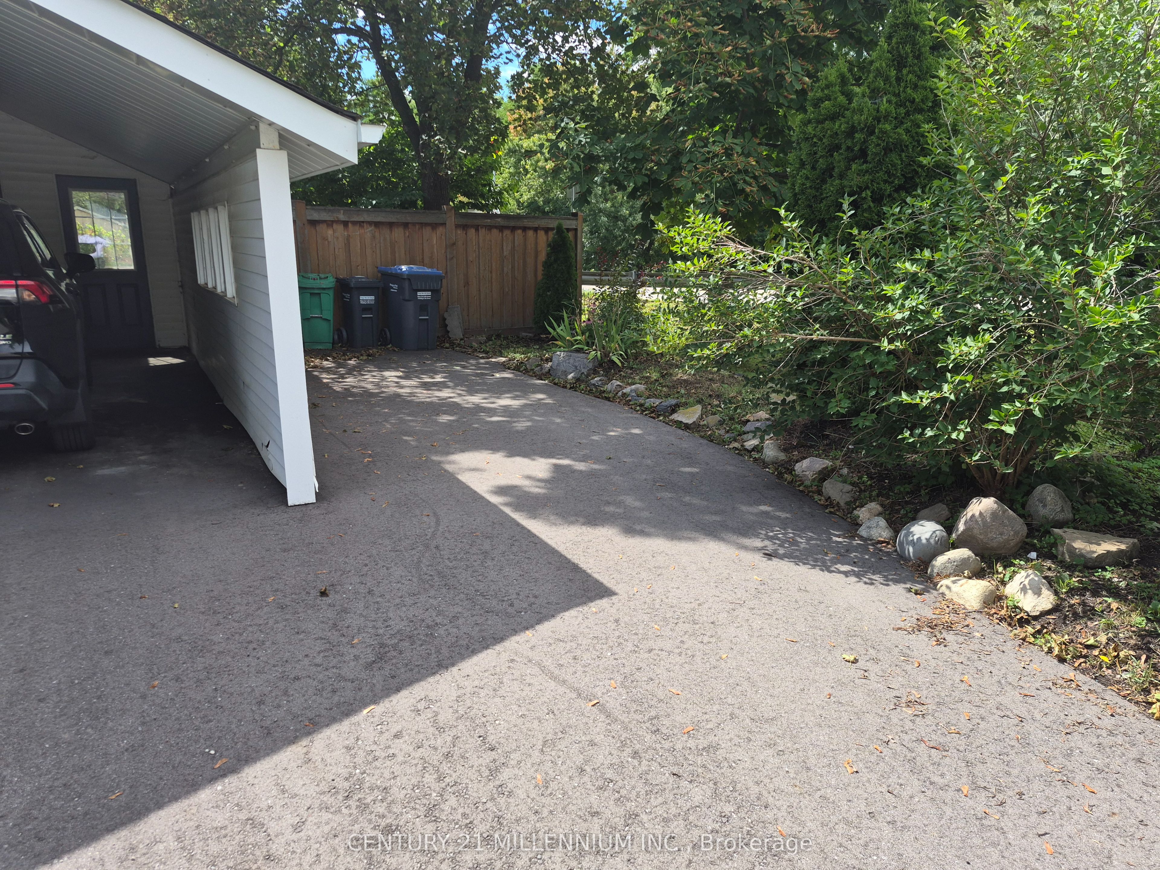 40 Meadowland Drive, Brampton, ON L6W 2R4 photo 3