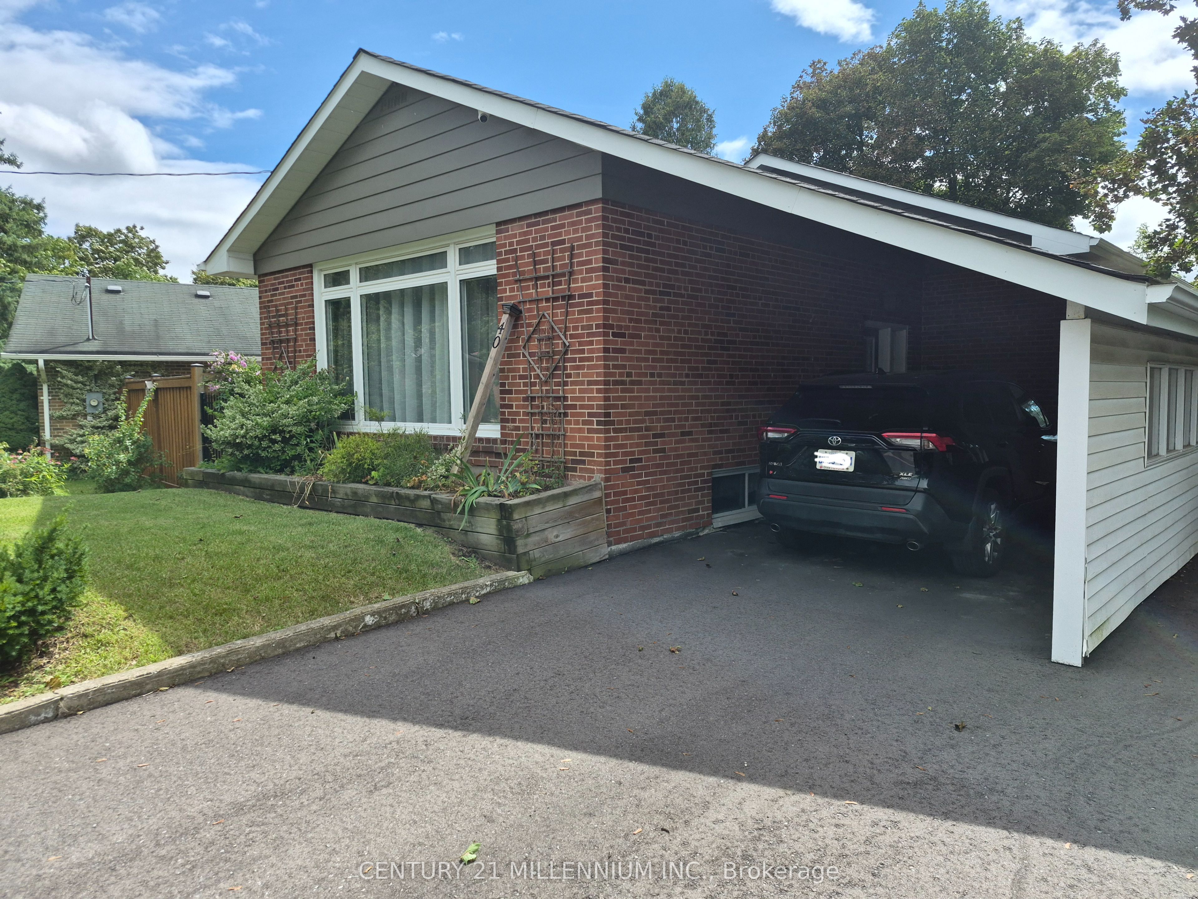 40 Meadowland Drive, Brampton, ON L6W 2R4 photo 4