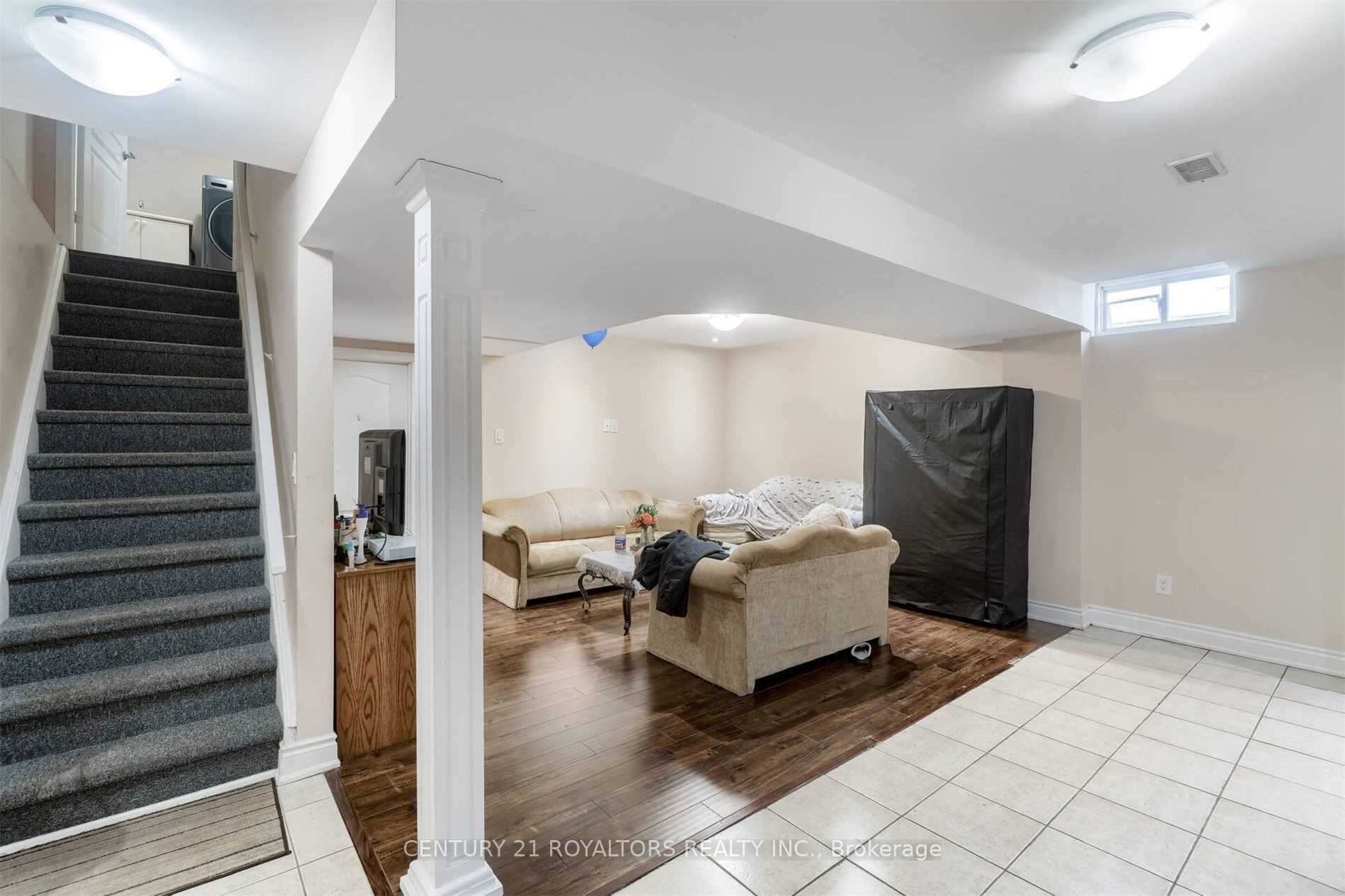 341 Sunny Meadow Boulevard Bsmt, Brampton, ON L6R 0E9 photo 2