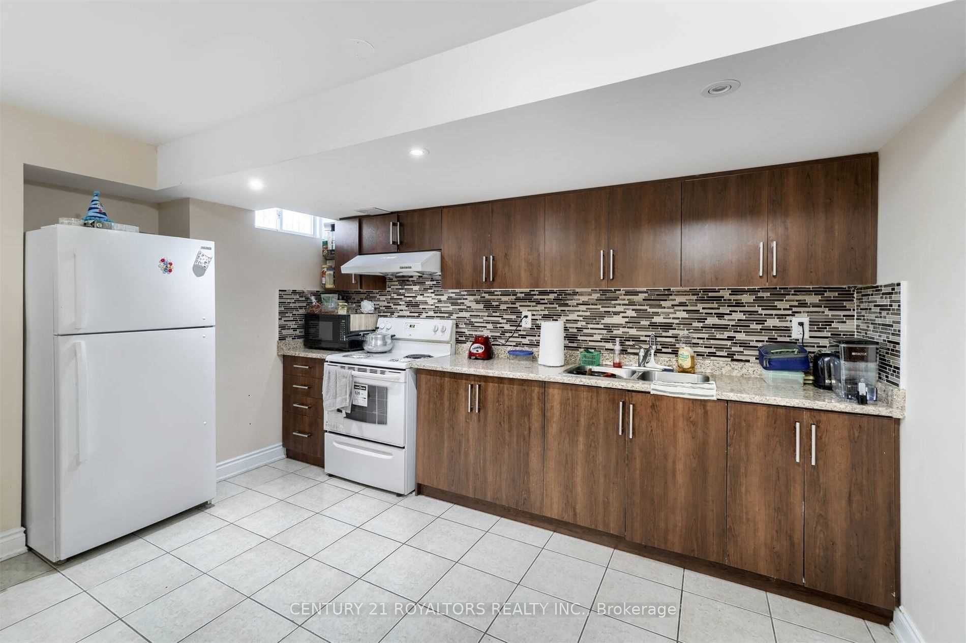 341 Sunny Meadow Boulevard Bsmt, Brampton, ON L6R 0E9 photo 4