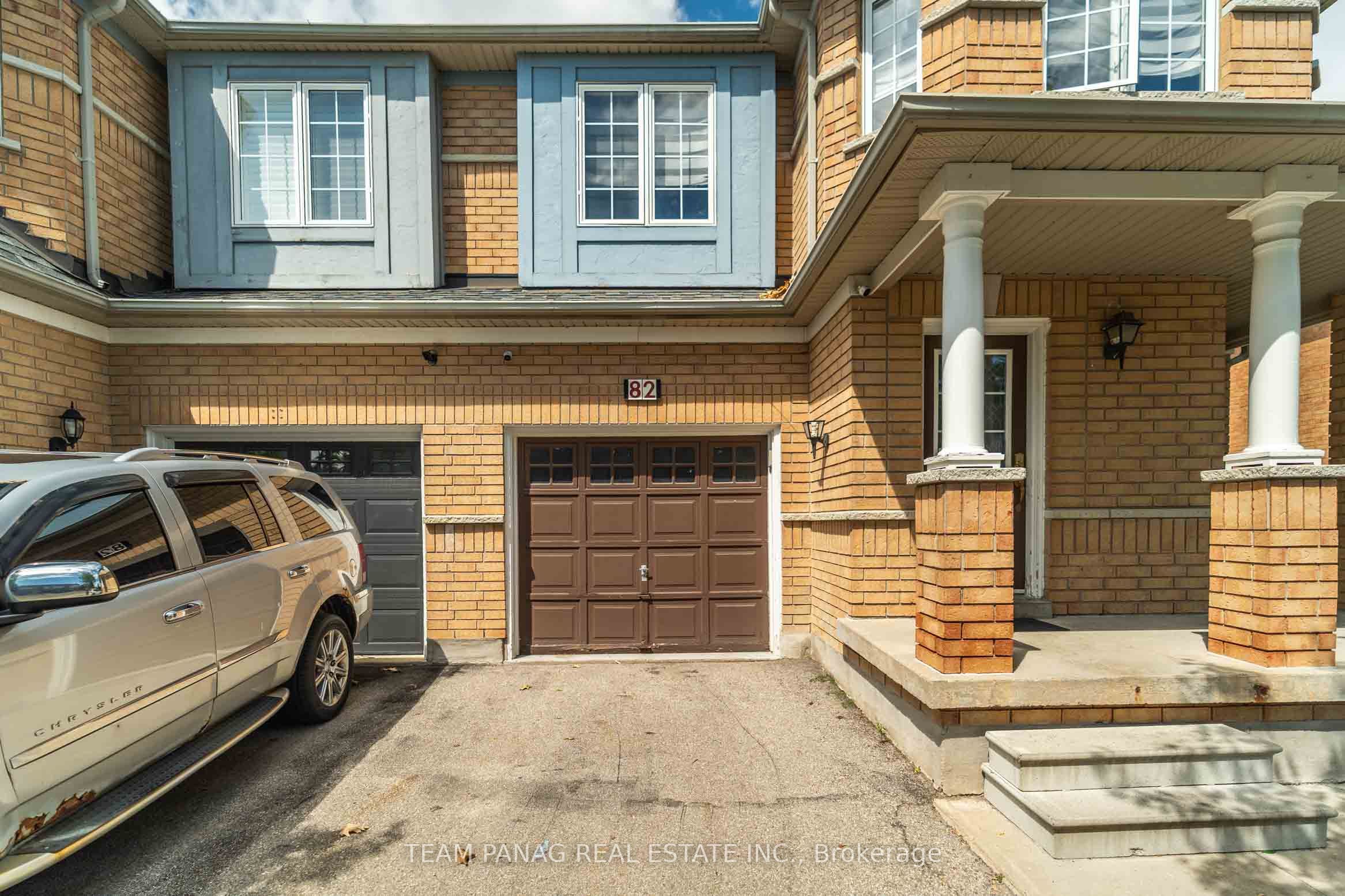 82 Starhill Crescent, Brampton, ON L6R 2W1 photo 2